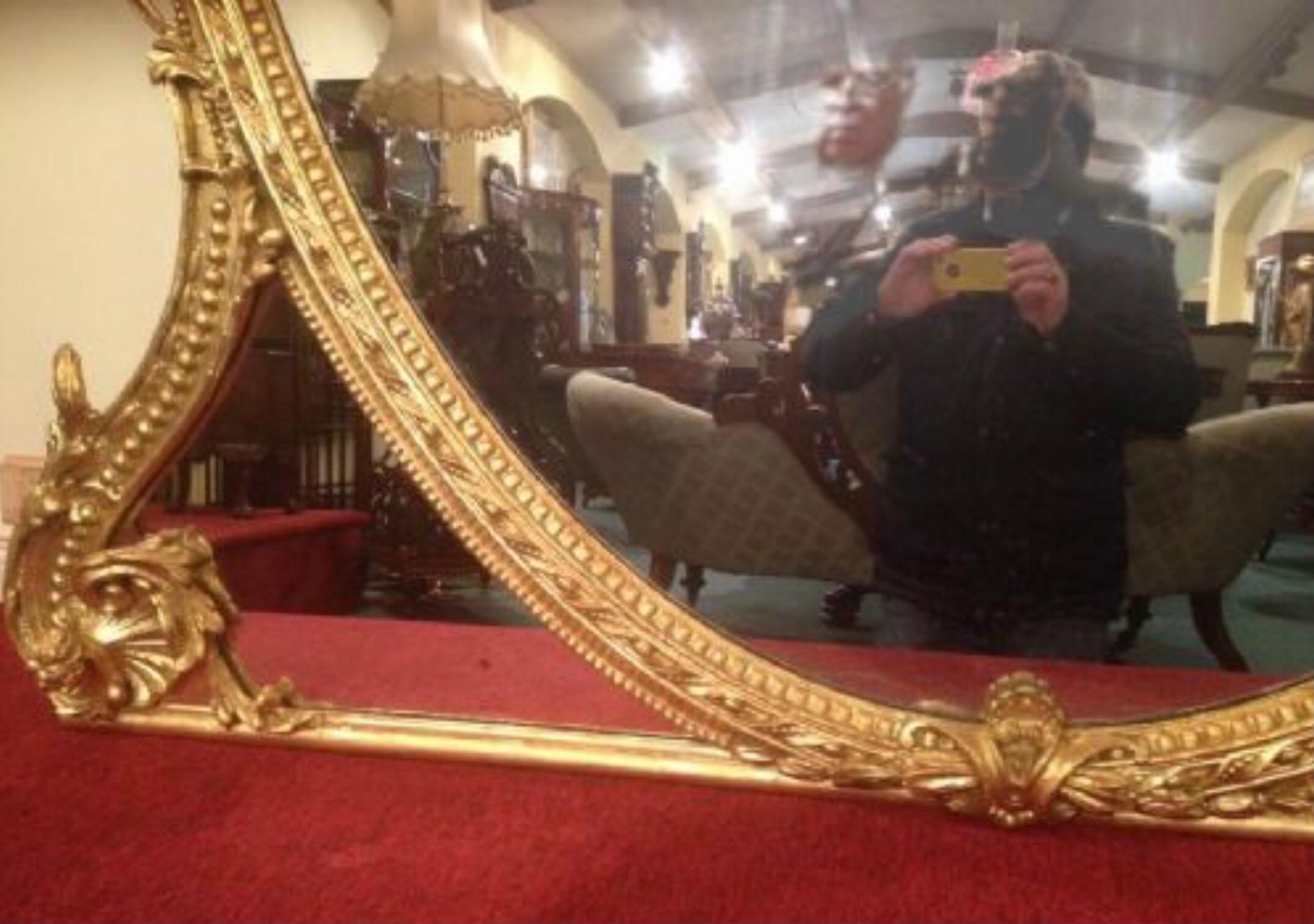 Antique Giltwood 19th Overmantel/Console Oval Mirror In Good Condition For Sale In Antrim, GB