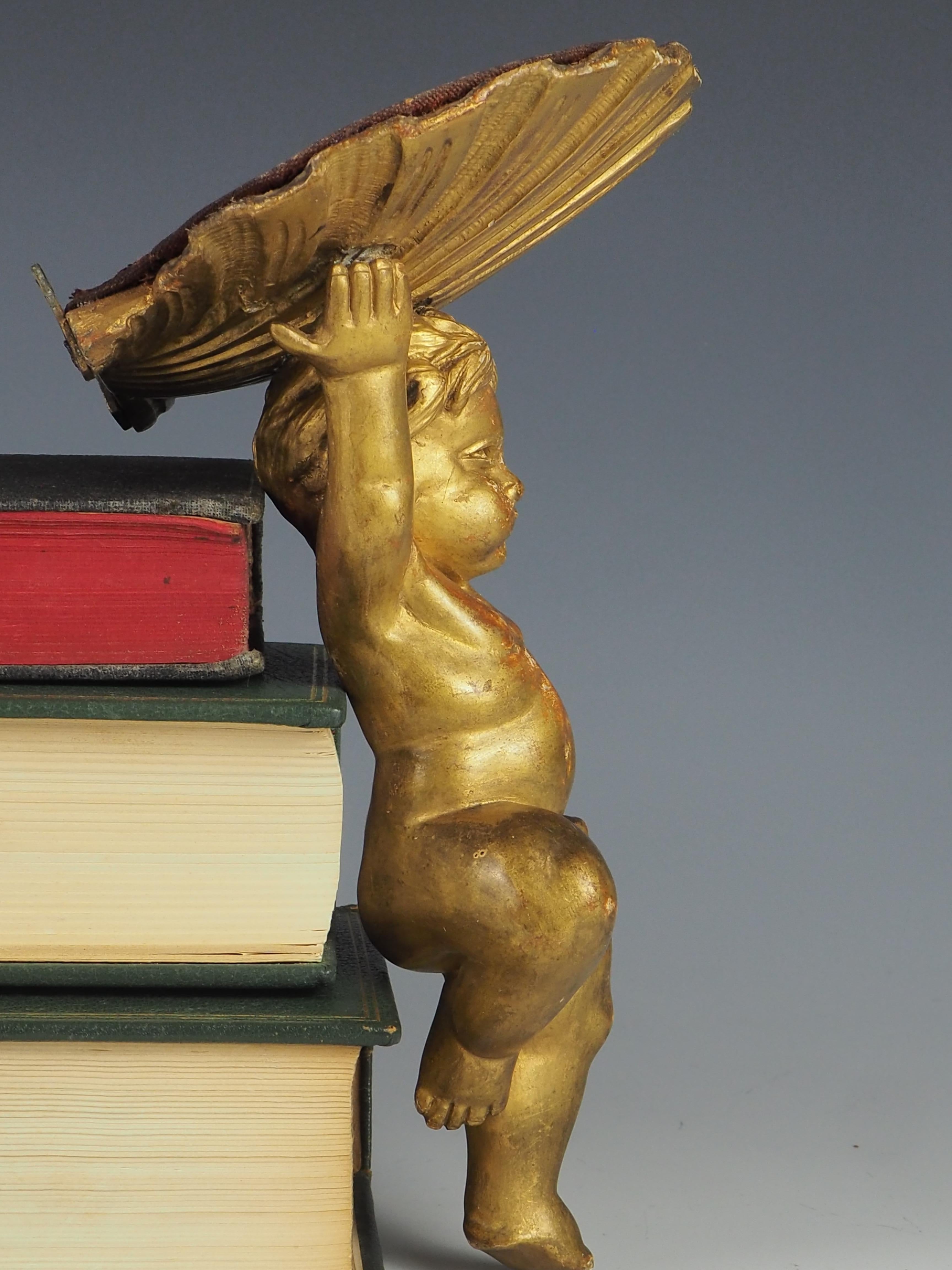 Antique Giltwood Cherub and Clamshell Wall Shelves (Pair) For Sale 10