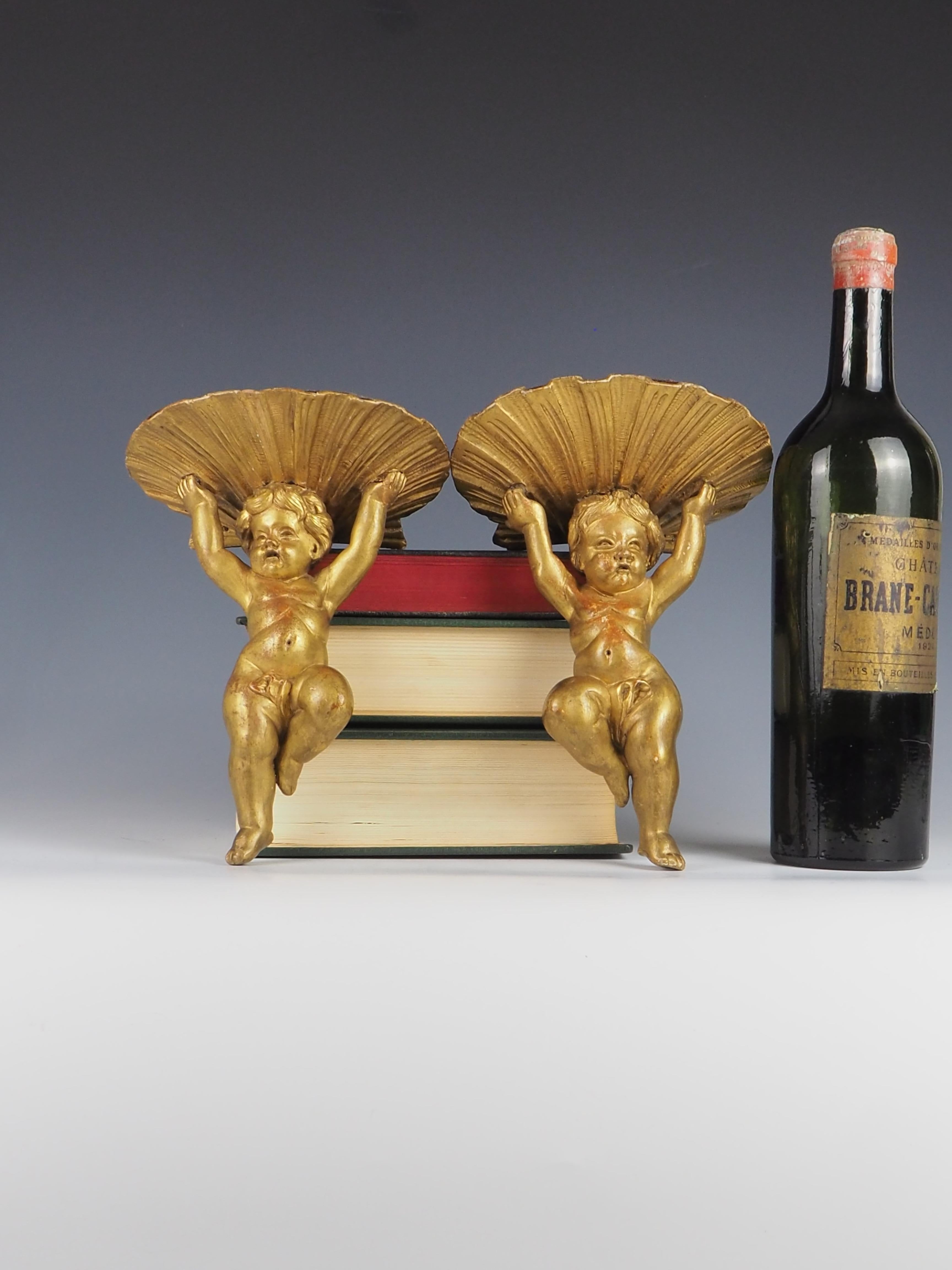 Antique Giltwood Cherub and Clamshell Wall Shelves (Pair) In Good Condition For Sale In Lincoln, GB