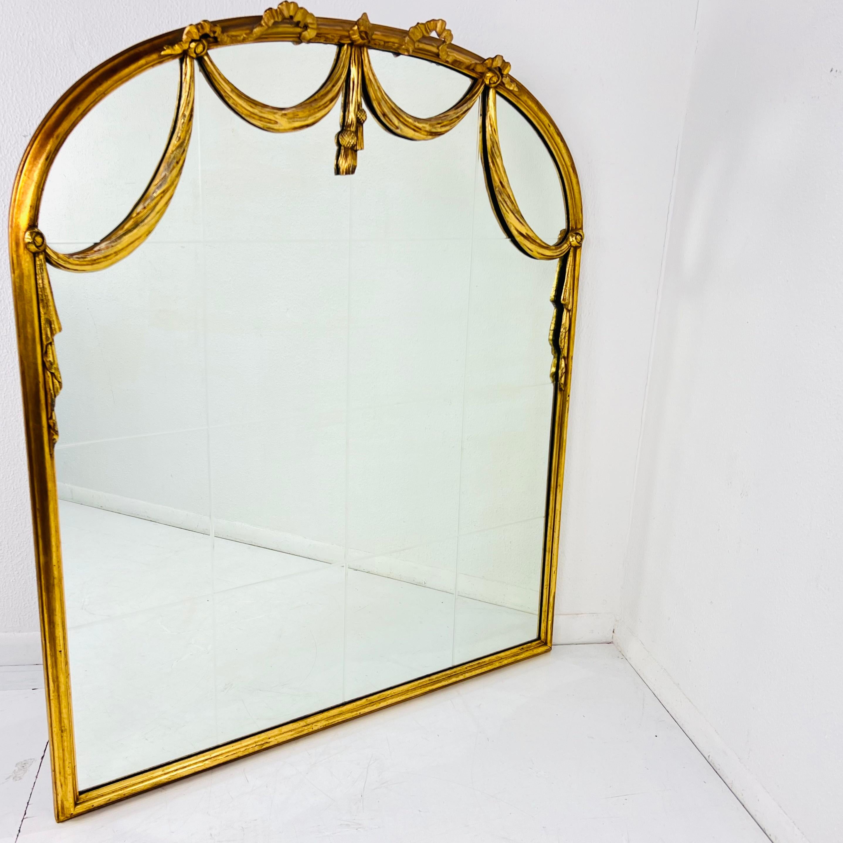Français Antique Giltwood Draped Swag & Ribbon Windowpane Mirror (miroir à vitres) en vente