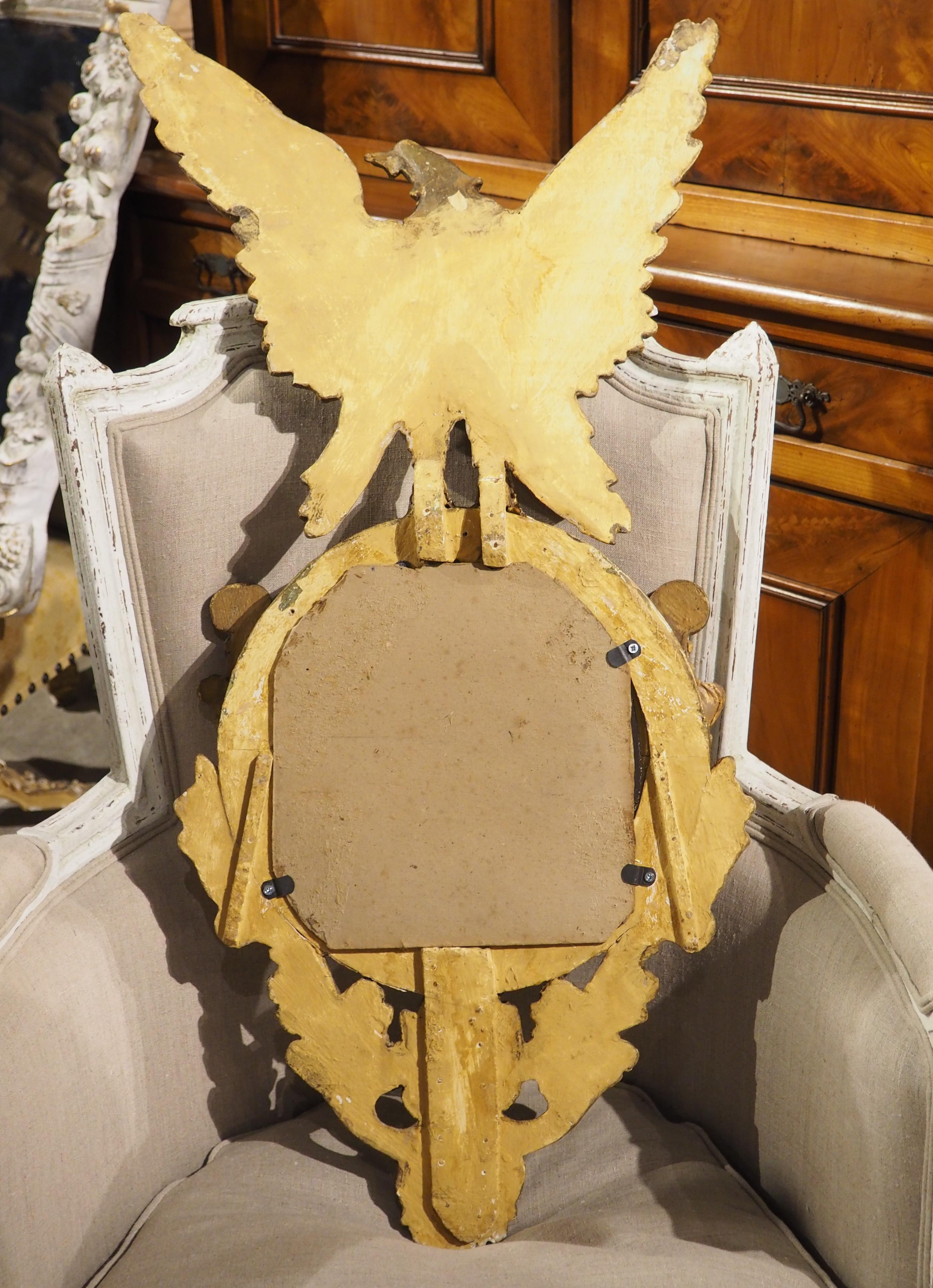 Miroir mural ancien en bois doré avec aigle, vers 1810 en vente 5