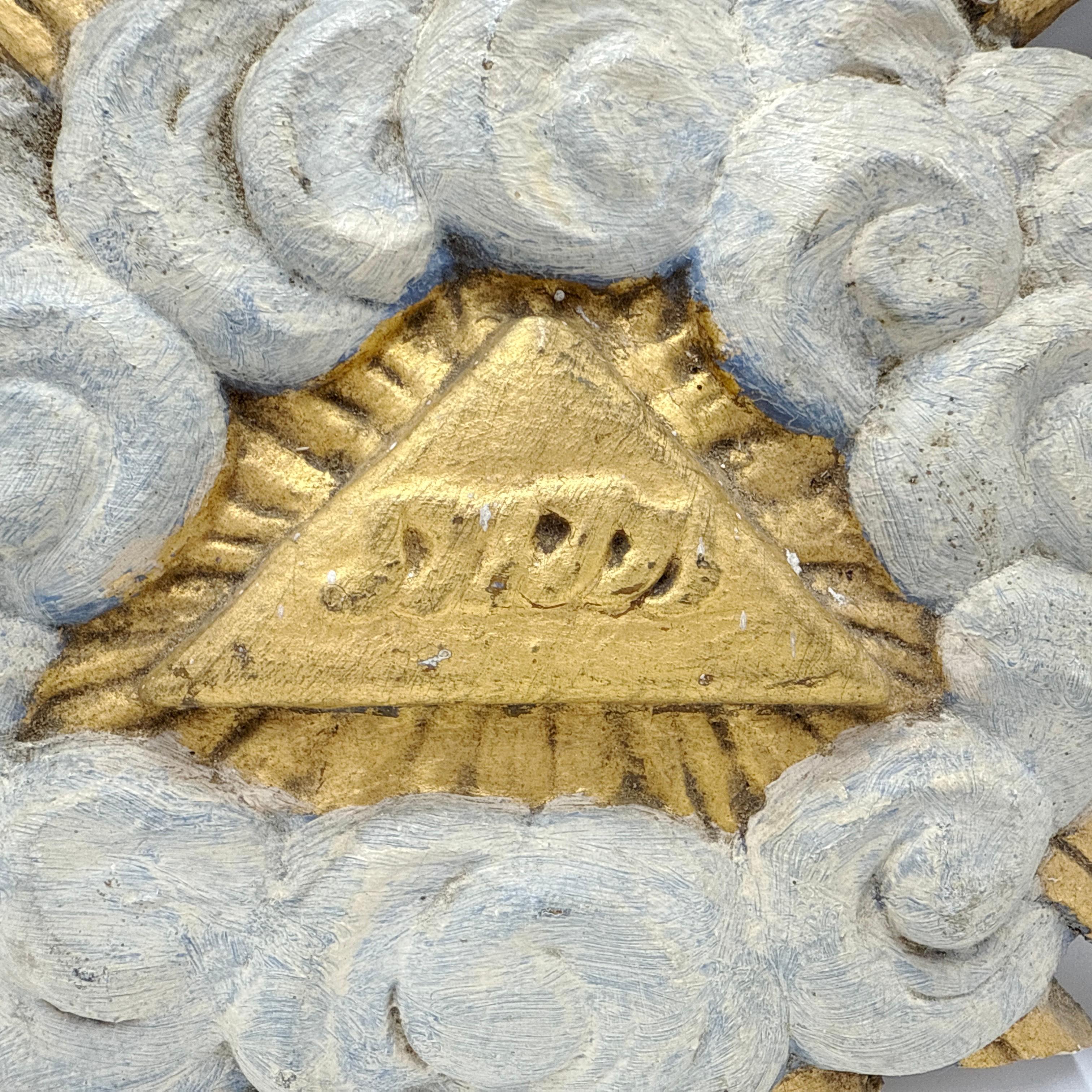 Scultura ecclesiastica antica in legno dorato - Gloria del Tetragramma In condizioni buone in vendita a Victoria, BC