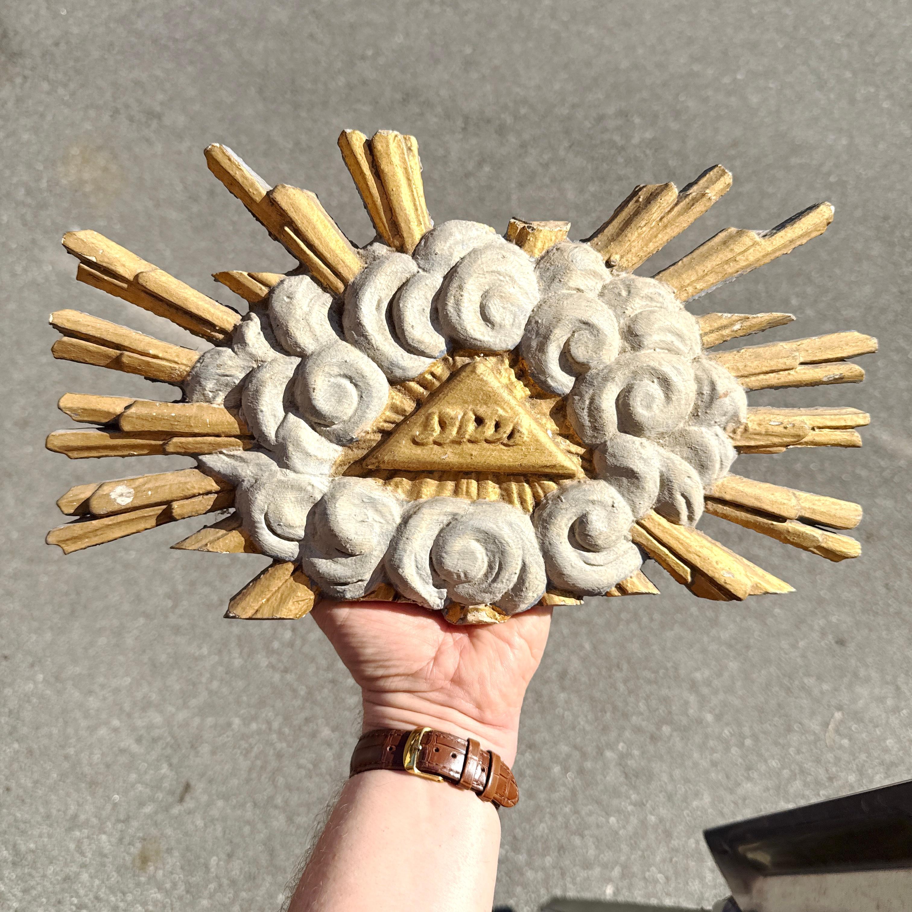 Scultura ecclesiastica antica in legno dorato - Gloria del Tetragramma in vendita 3