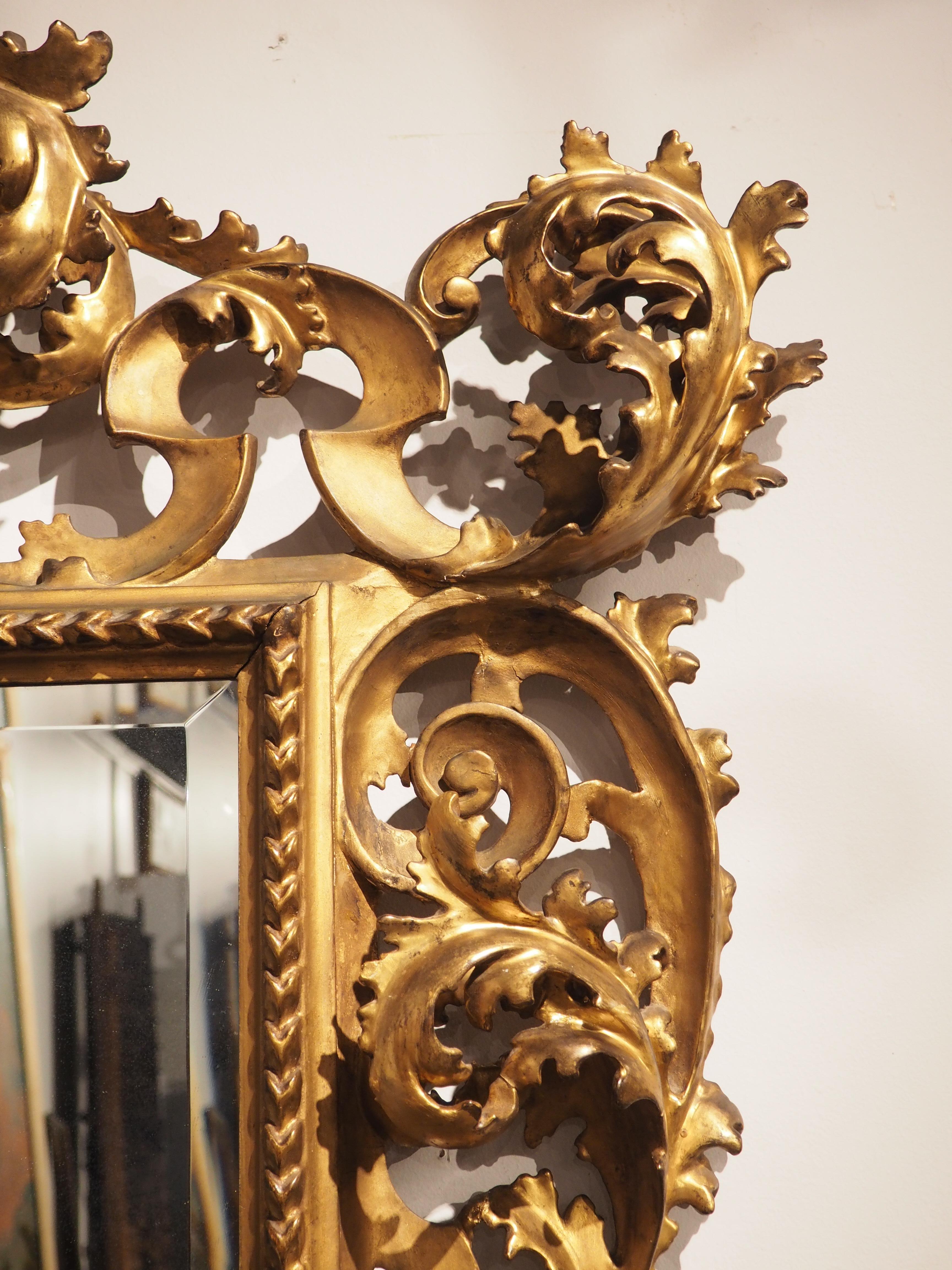 Antiker Florentiner Spiegel aus Giltwood, um 1850 im Angebot 1