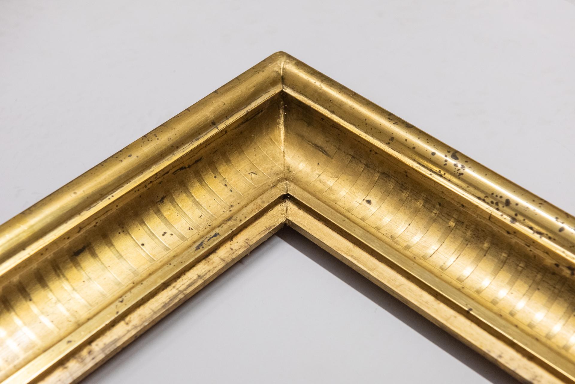 20ième siècle Cadre en bois doré antique, également pour le miroir en vente