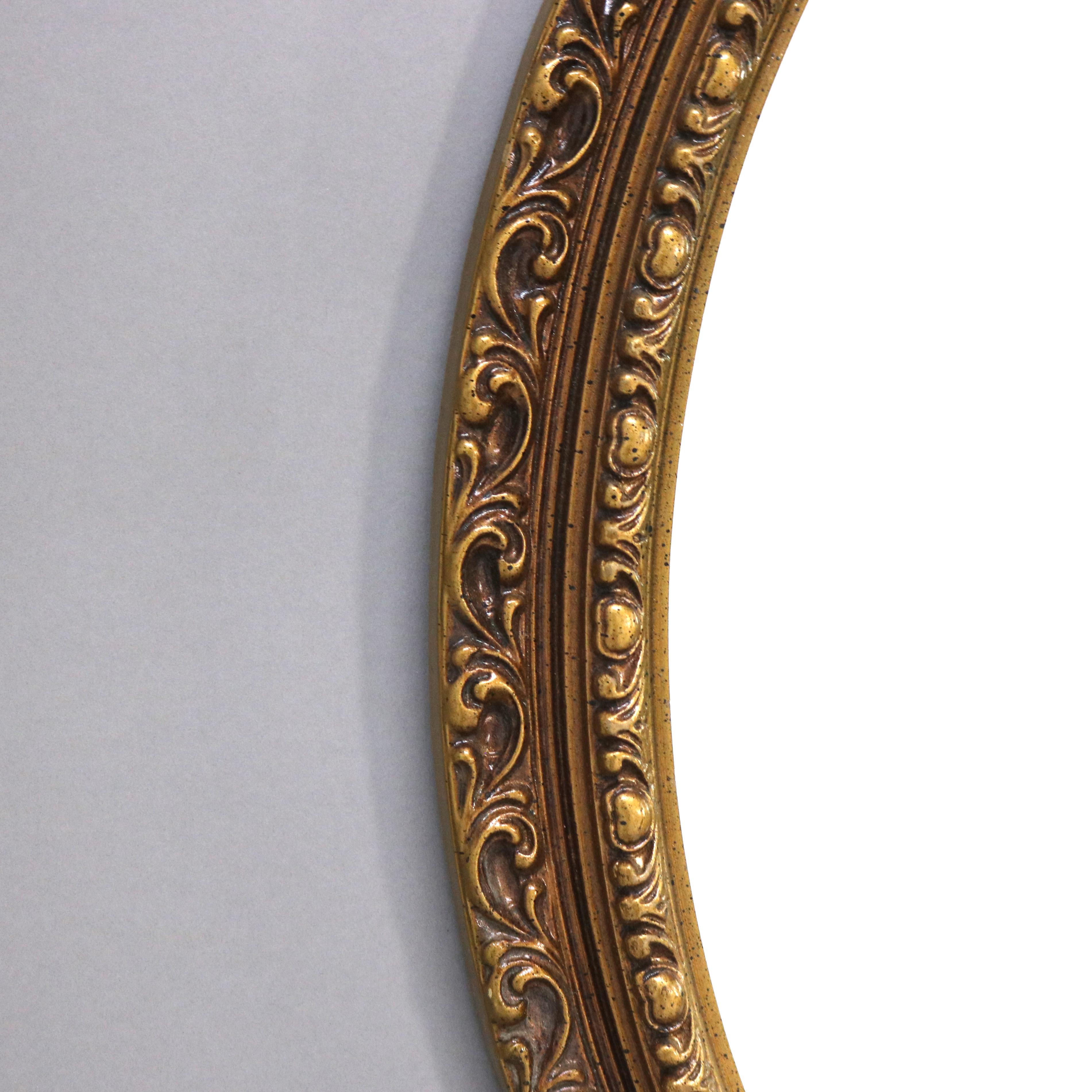 Dorato Antique Mirror ovale da parete con cornice in legno d'orato C1930