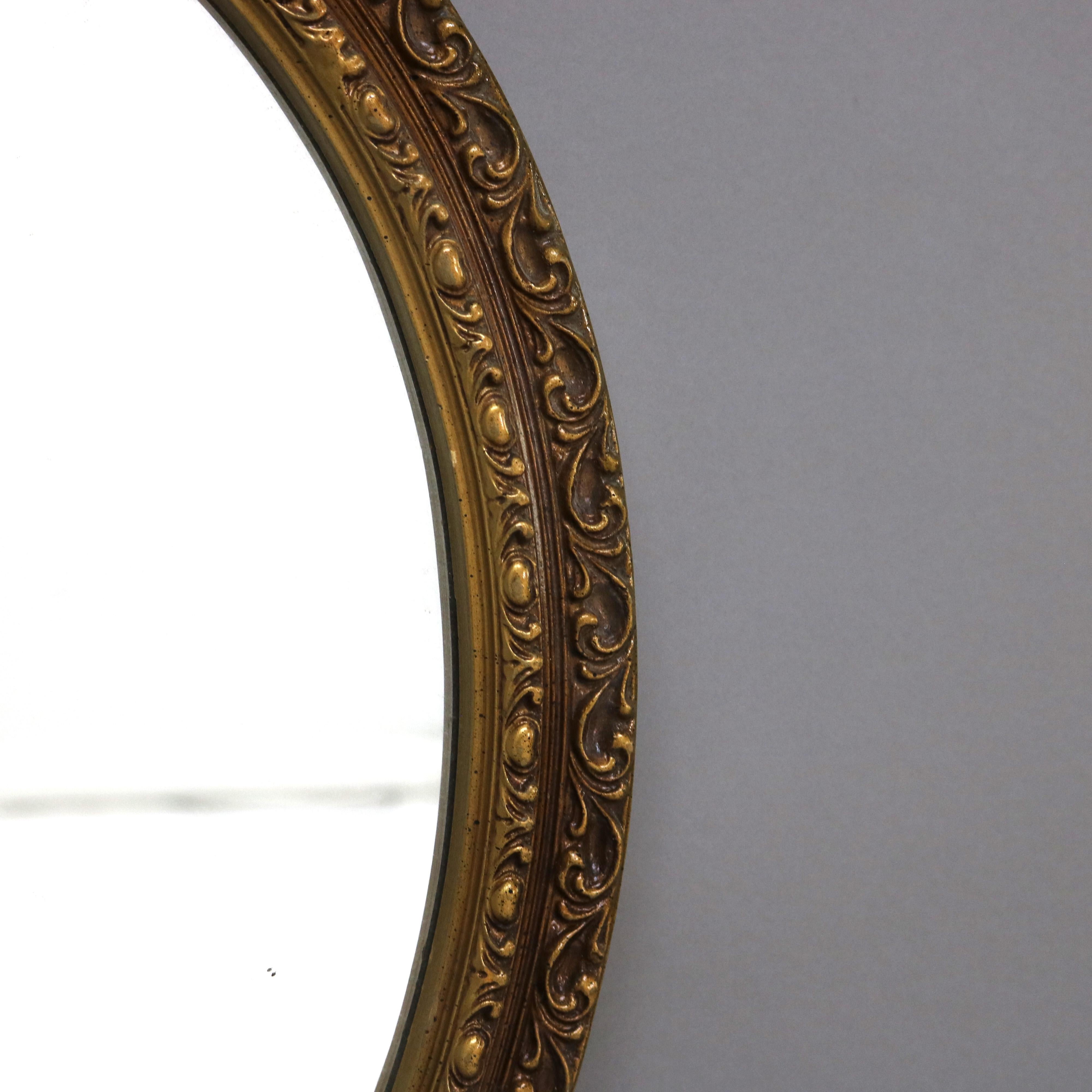 Antique Mirror ovale da parete con cornice in legno d'orato C1930 In condizioni buone a Big Flats, NY