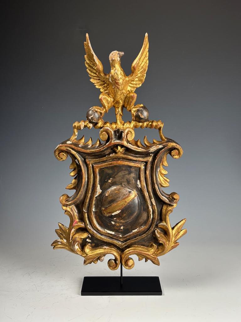 18th Century Carved Giltwood & Gesso Coat of Arms with Eagle – Rare Decorative Crest on Metal Stand
A stunning and rare 18th-century carved giltwood and gesso coat of arms, this exceptional piece exemplifies the grandeur and craftsmanship of early