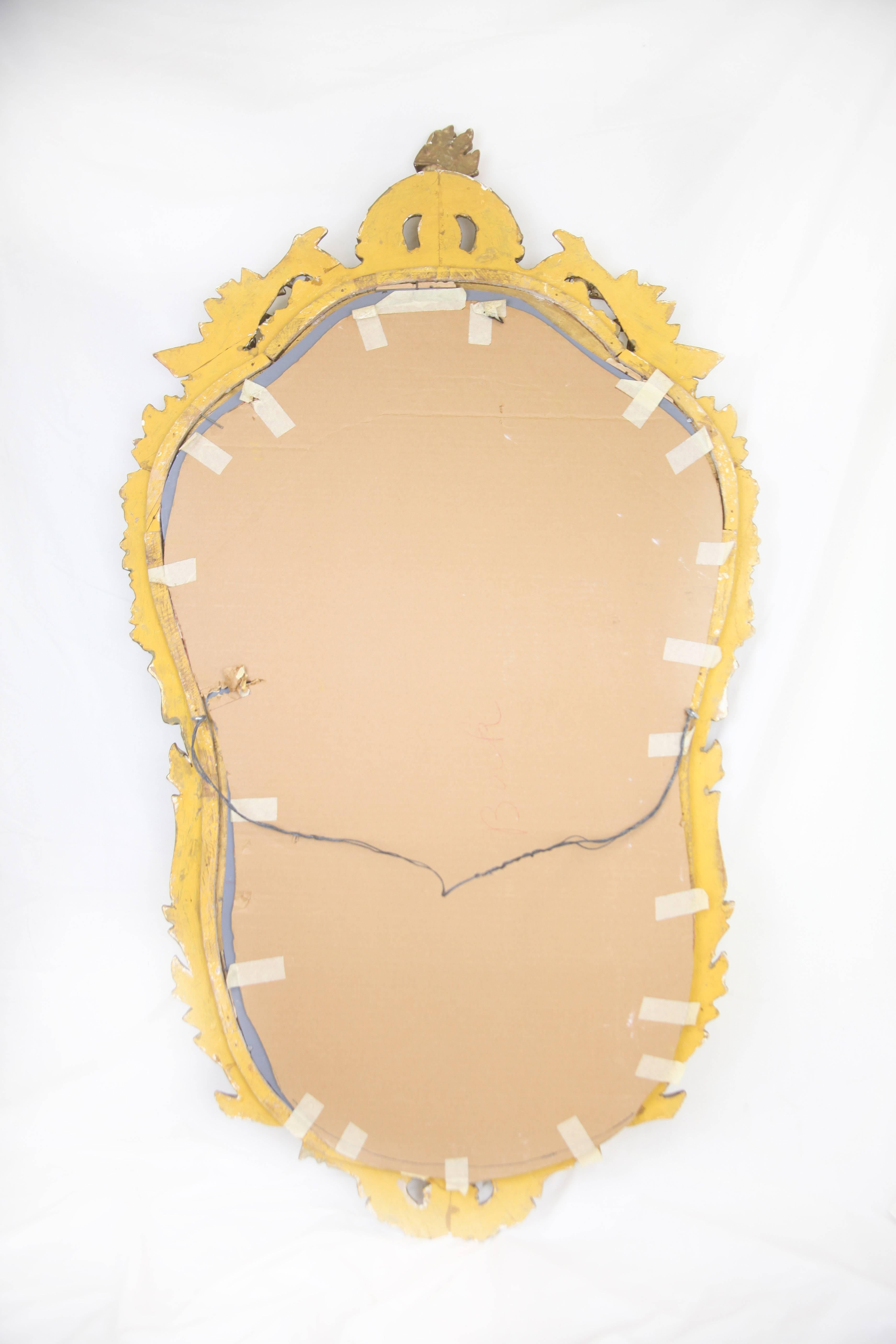 Antique Giltwood Mirror with Floral Design In Good Condition For Sale In Nashville, TN
