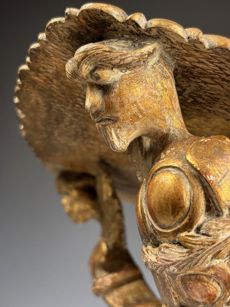 Antico supporto da parete in legno dorato con grifoni - Rinascimento in vendita 6