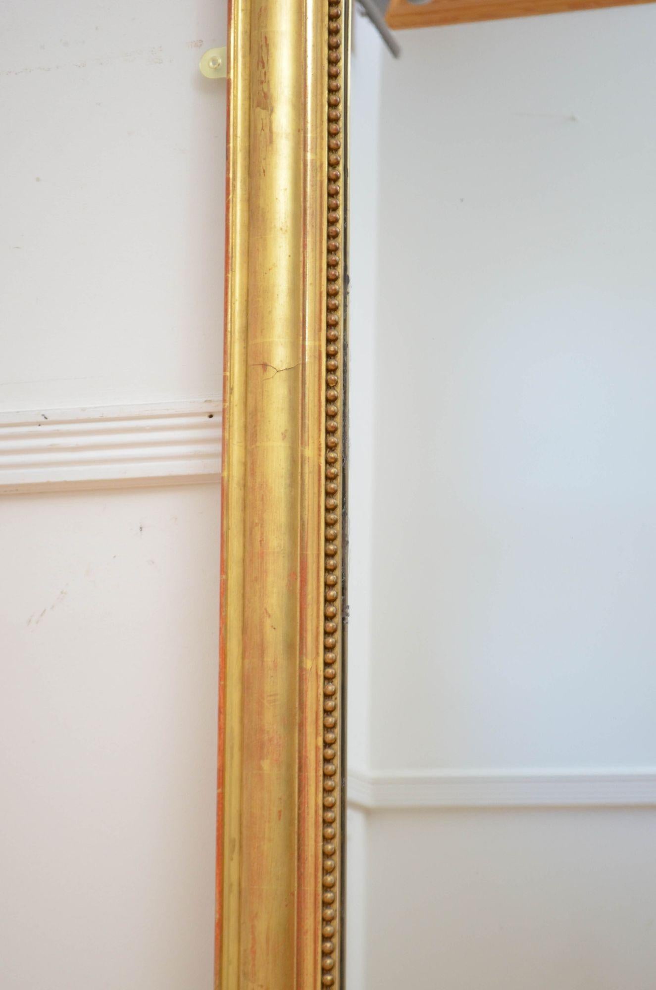 XIXe siècle Miroir mural ancien en bois doré, H141 cm en vente