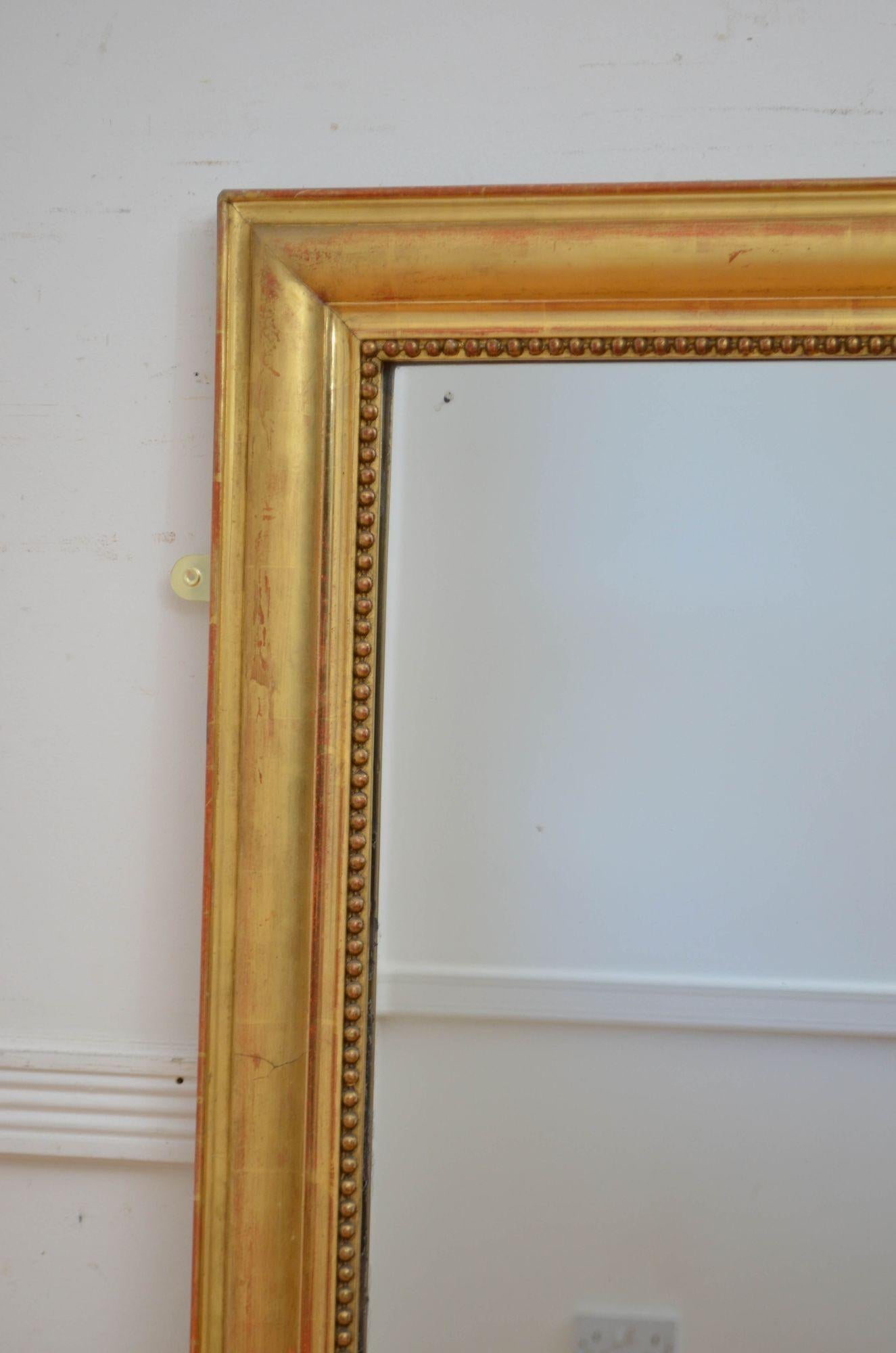 Feuille d'or Miroir mural ancien en bois doré, H141 cm en vente