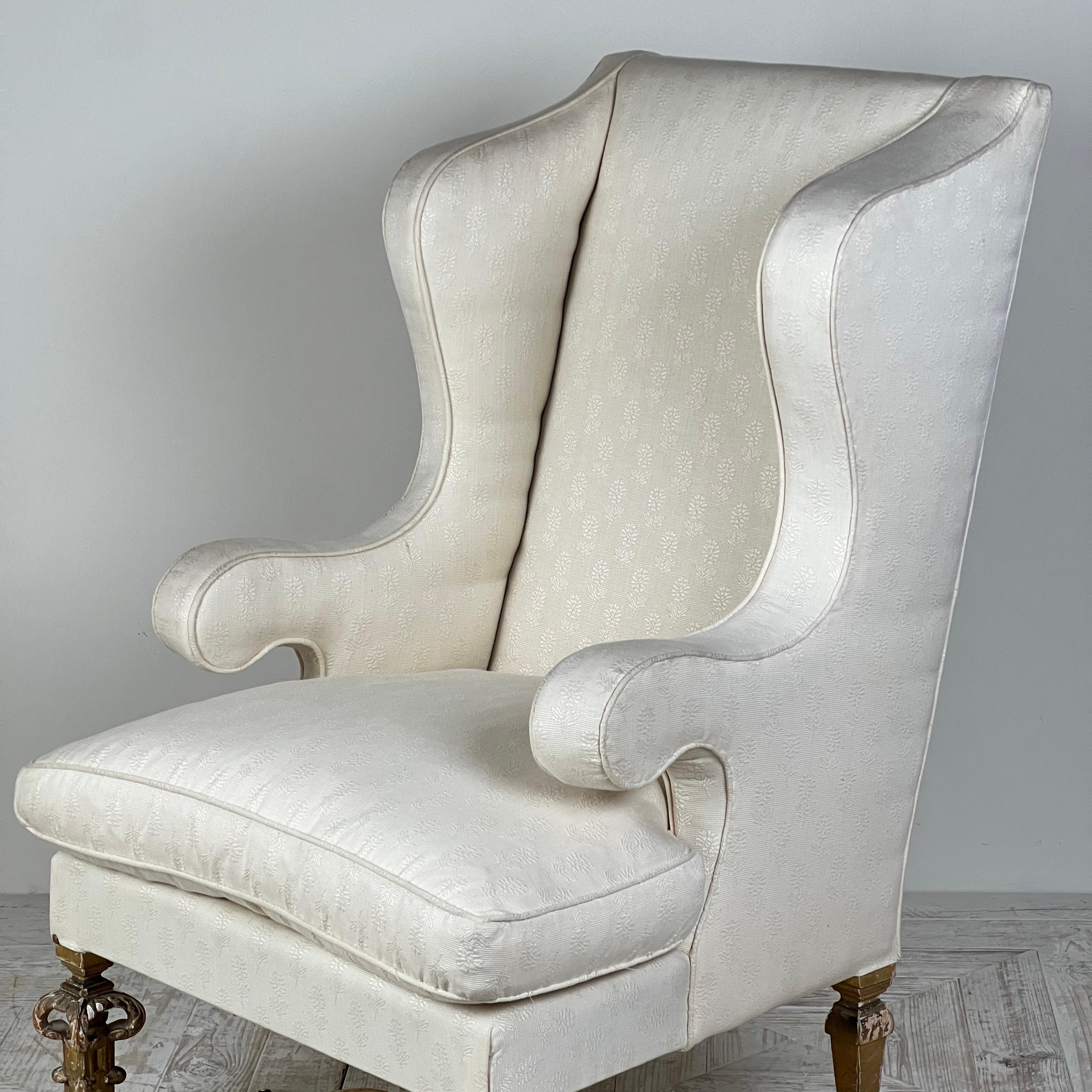 Antique Giltwood Wingback Armchair In The Late 17Th Style en vente 3
