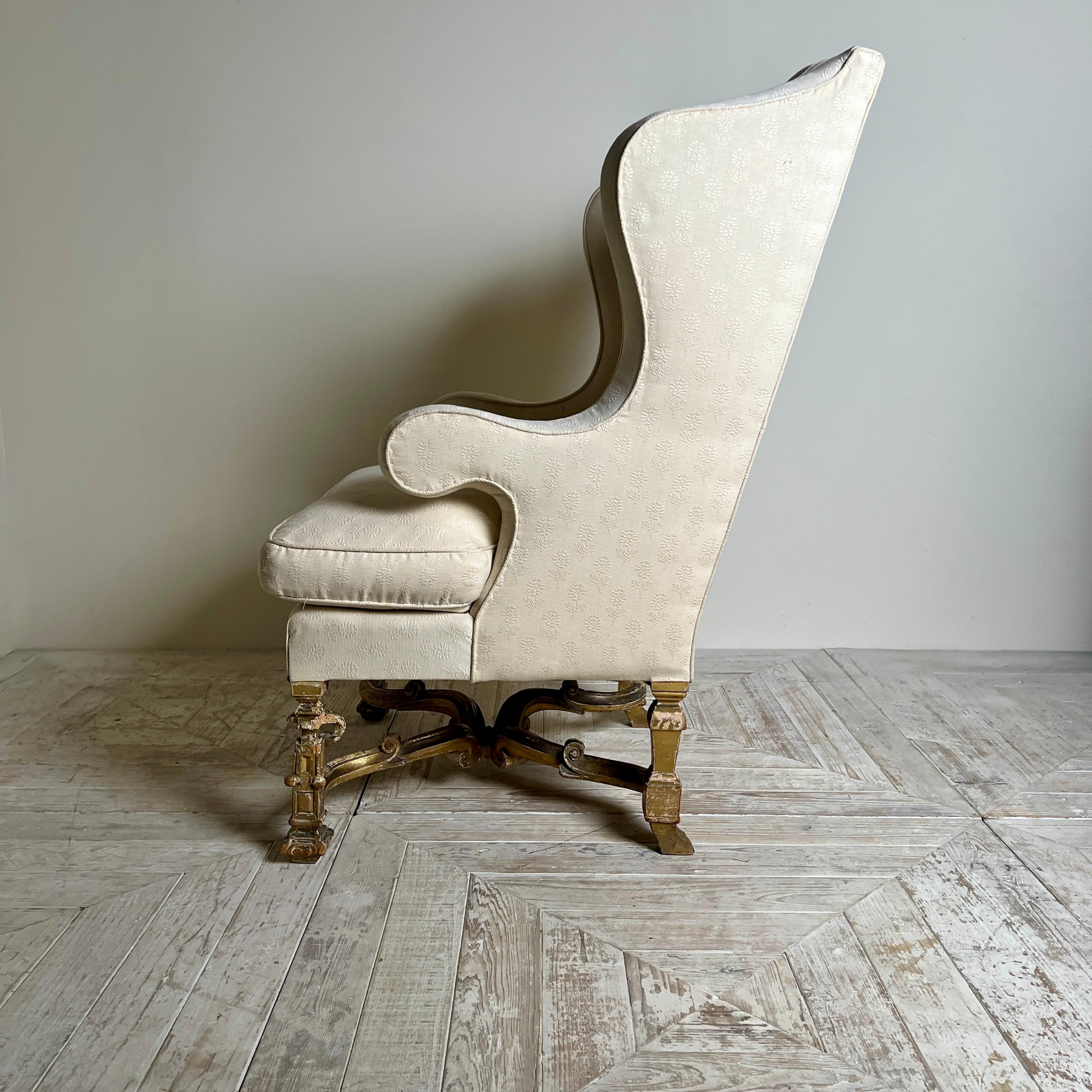 William and Mary Antique Giltwood Wingback Armchair In The Late 17Th Style en vente