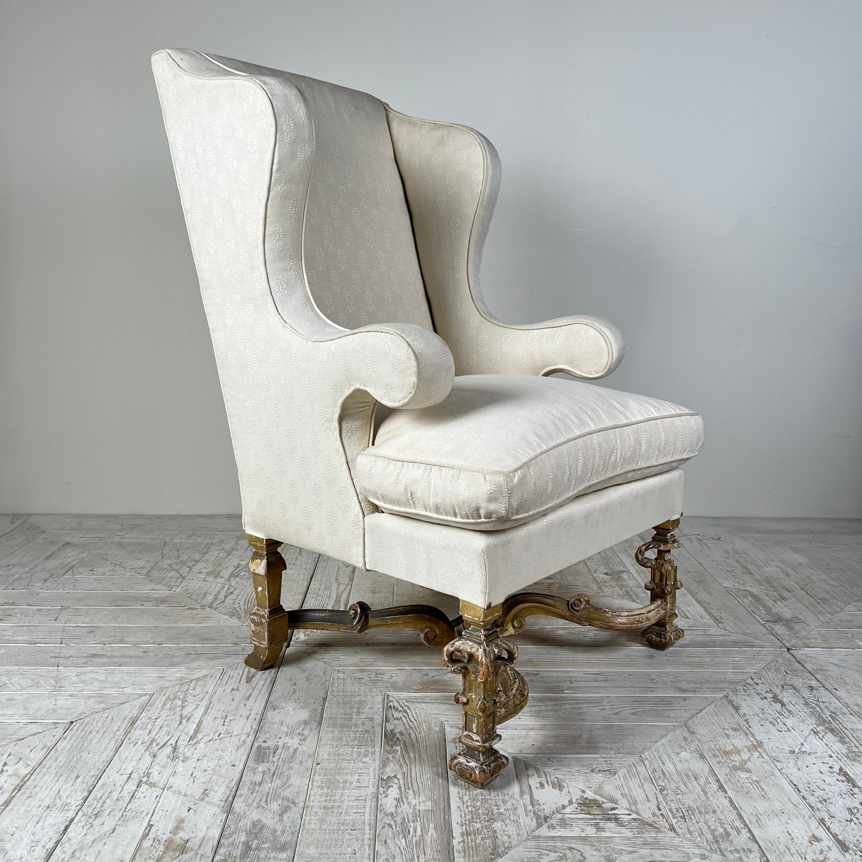 Antique Giltwood Wingback Armchair In The Late 17Th Style Bon état - En vente à London, GB