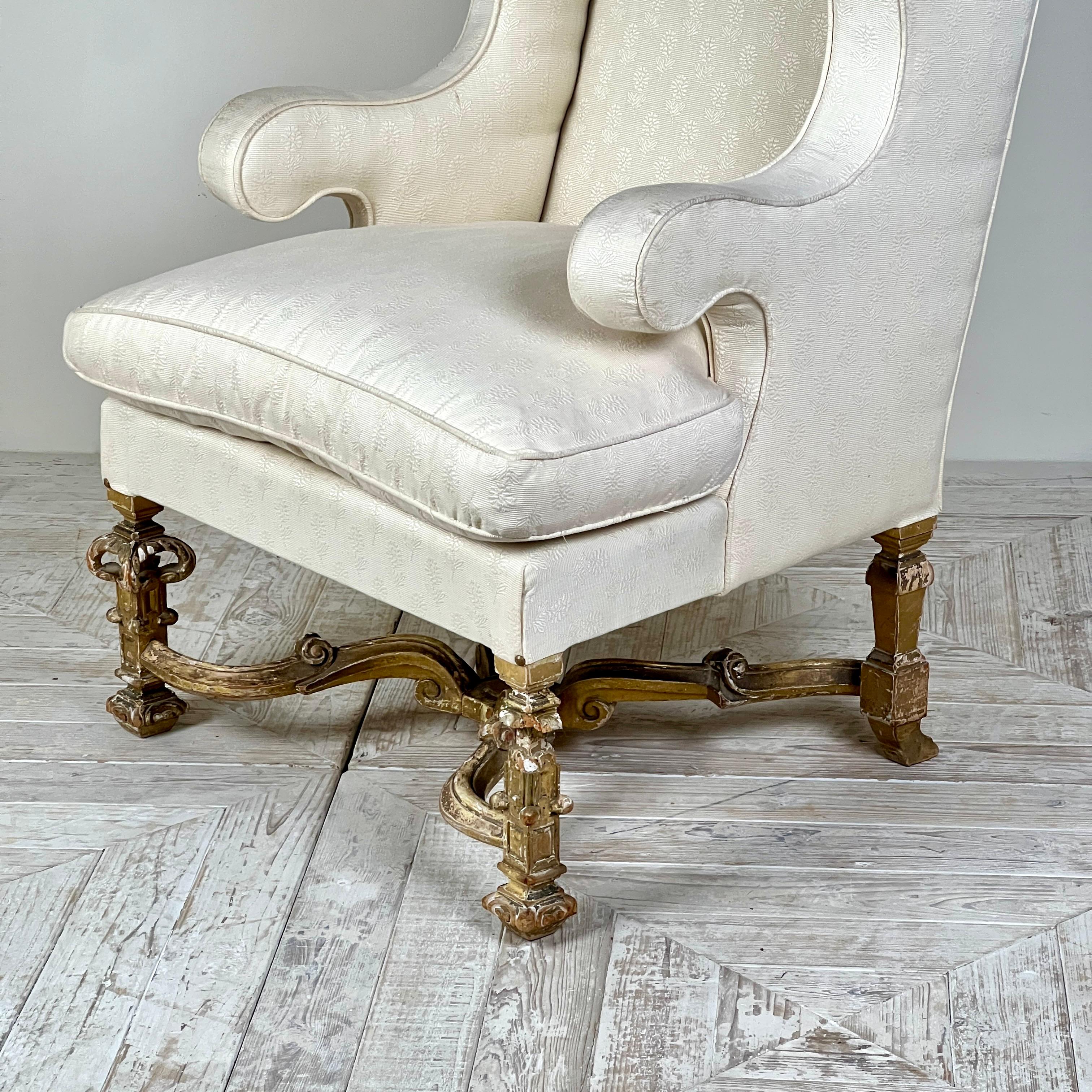 Antique Giltwood Wingback Armchair In The Late 17Th Style en vente 2
