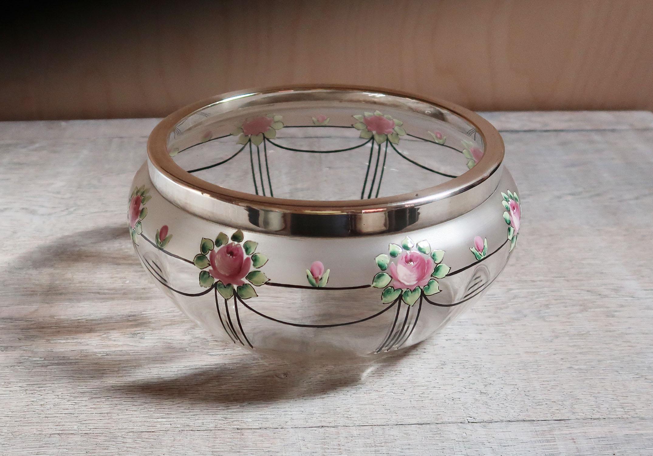 Very pretty salad bowl

Enamel rose decoration on glass. Silver plate rim.

 











