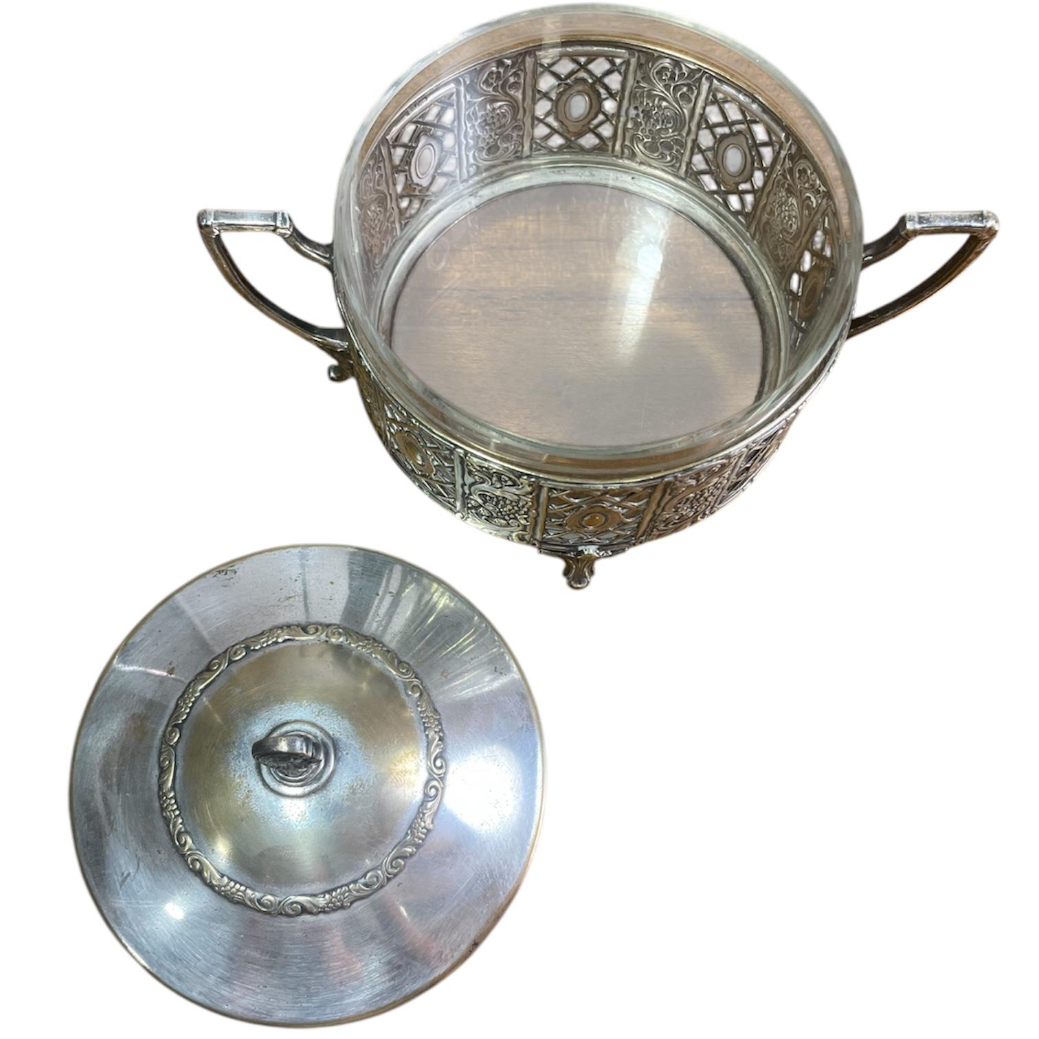 Antique Glass and metal candy dish with lid, German by WMF In condizioni buone in vendita a Ciudad Autónoma Buenos Aires, AR