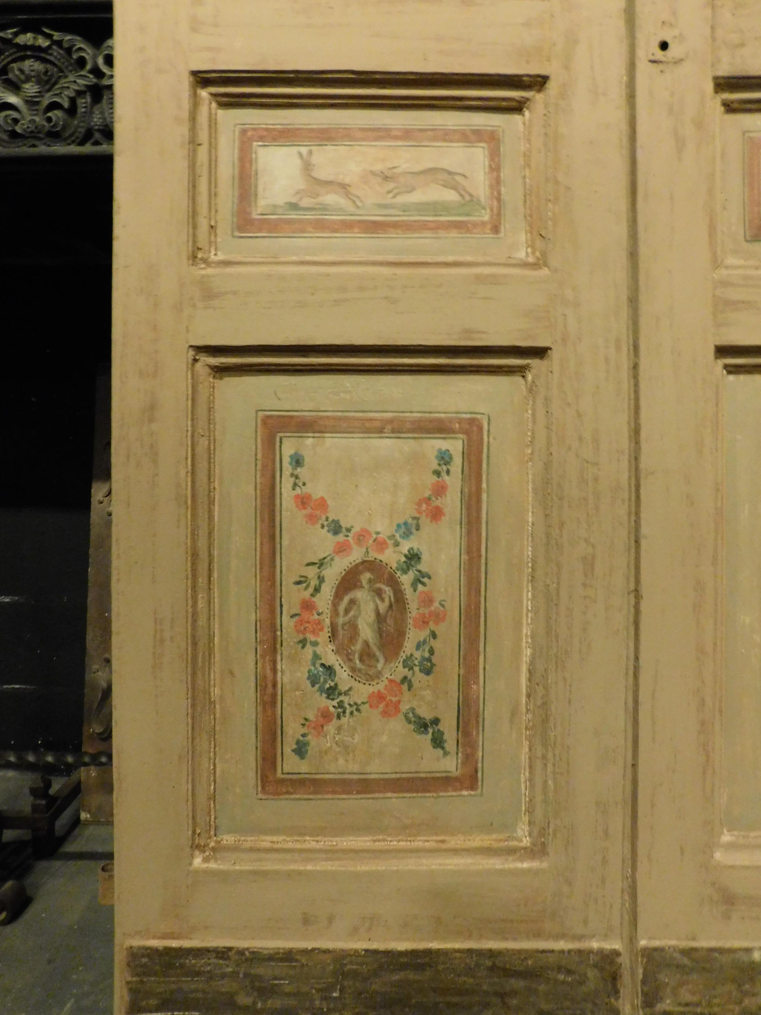 Peint à la main Porte en verre antique avec deux ailes et peinture d'origine, 700, Italie en vente