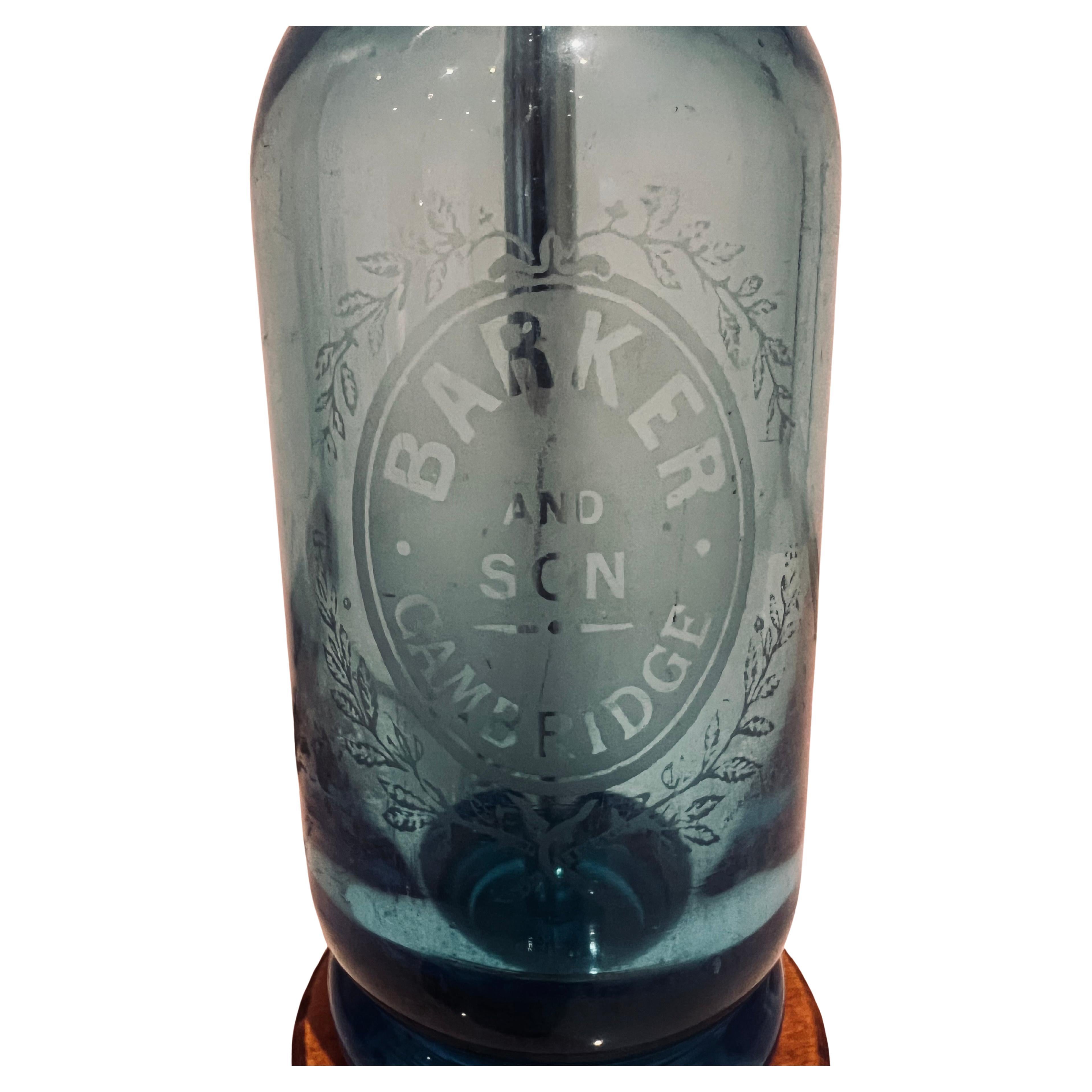 Américain Ancienne bouteille d'eau de Seltz en verre gravé Lampe de table réutilisée Baker & Son Cambridge en vente