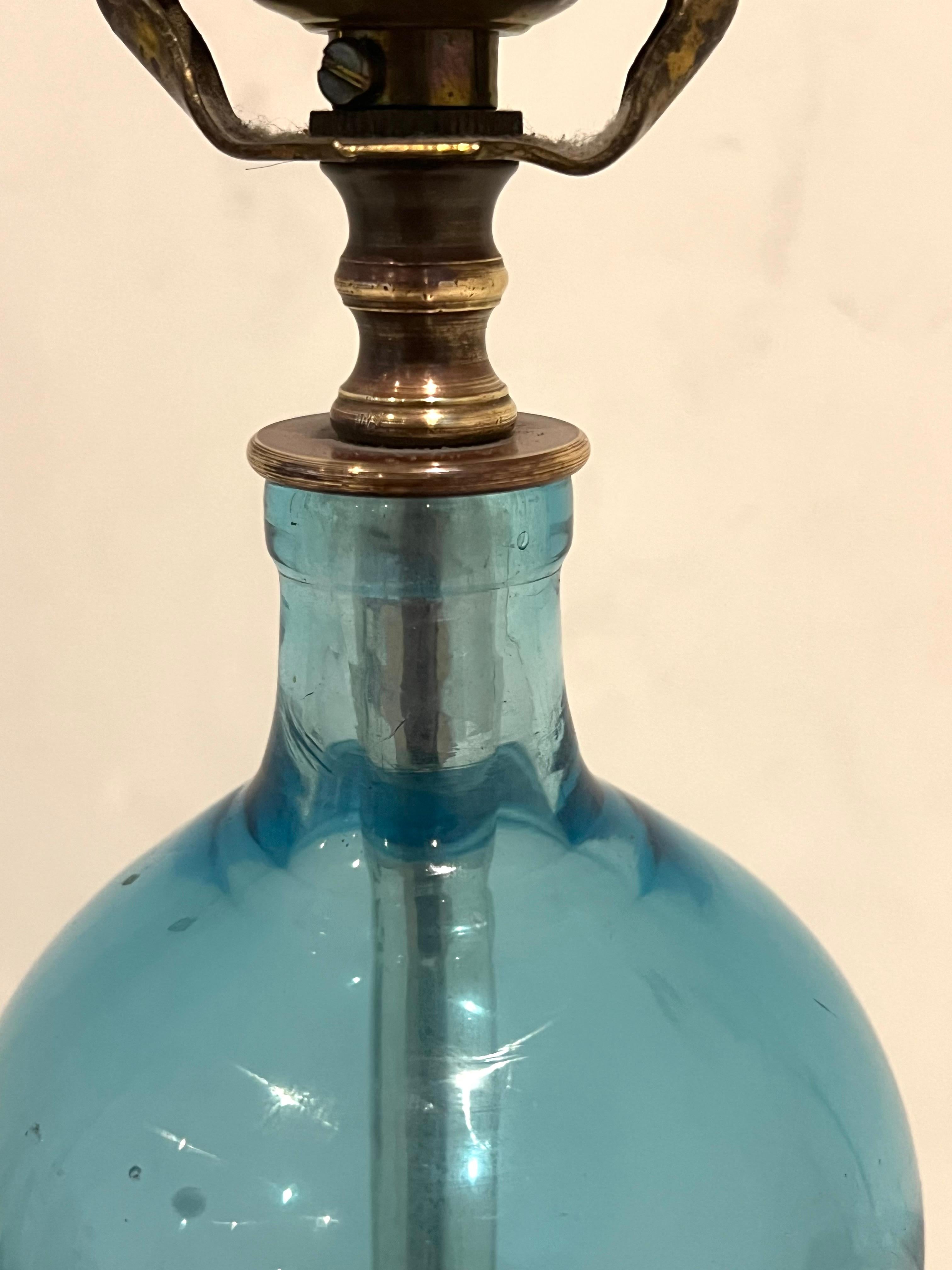 Ancienne bouteille d'eau de Seltz en verre gravé Lampe de table réutilisée Baker & Son Cambridge en vente 2