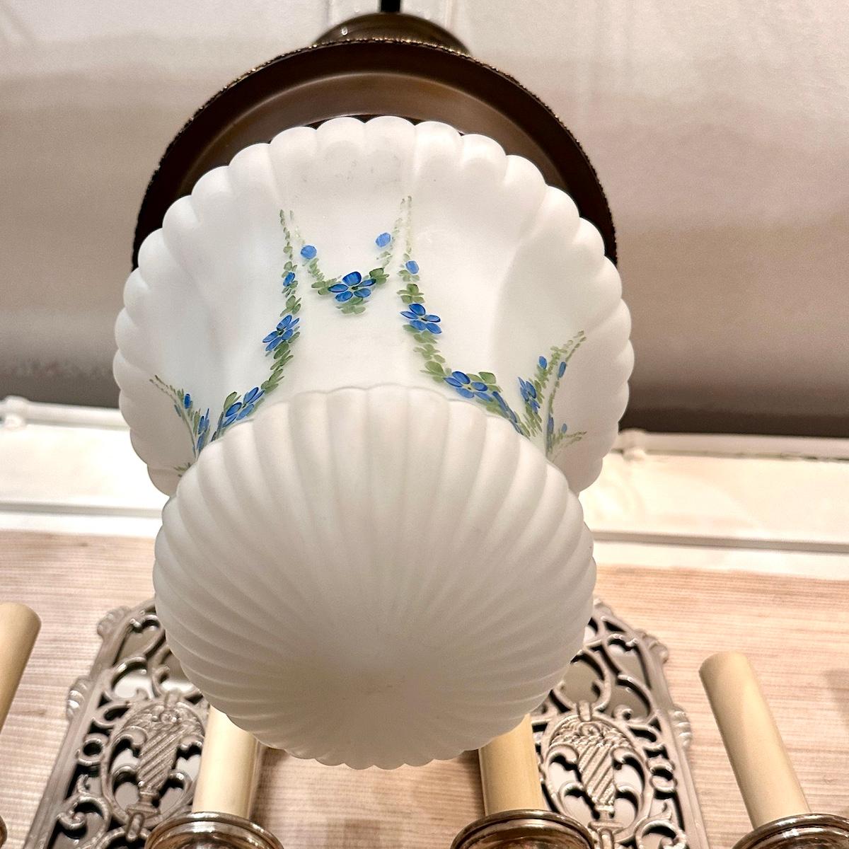 Début du 20ème siècle Lanterne ancienne en verre avec fleurs bleues en vente