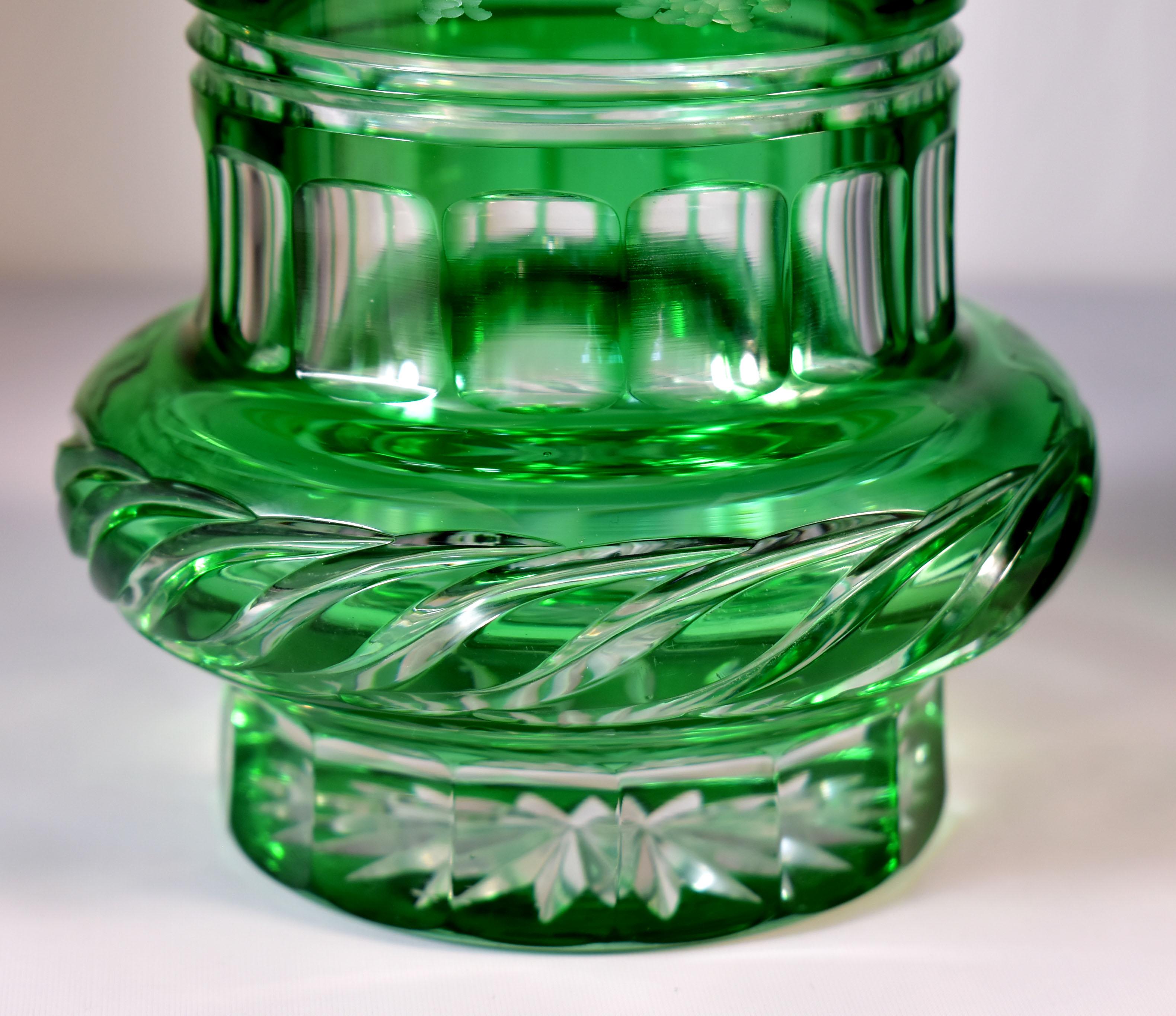 Jarrón superpuesto de cristal antiguo - Motivo de caza grabado Siglo XX en venta 6