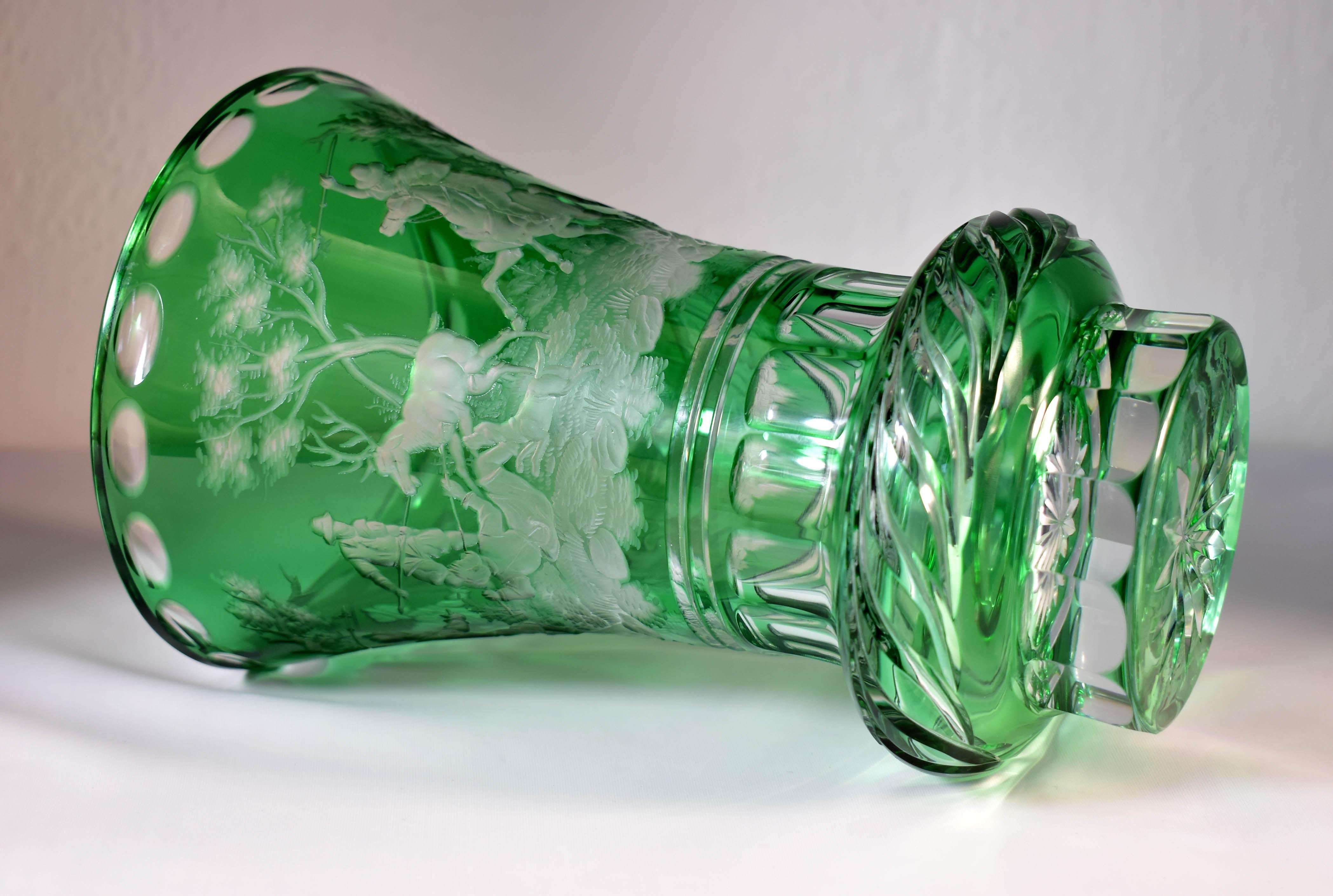 Jarrón superpuesto de cristal antiguo - Motivo de caza grabado Siglo XX en venta 8