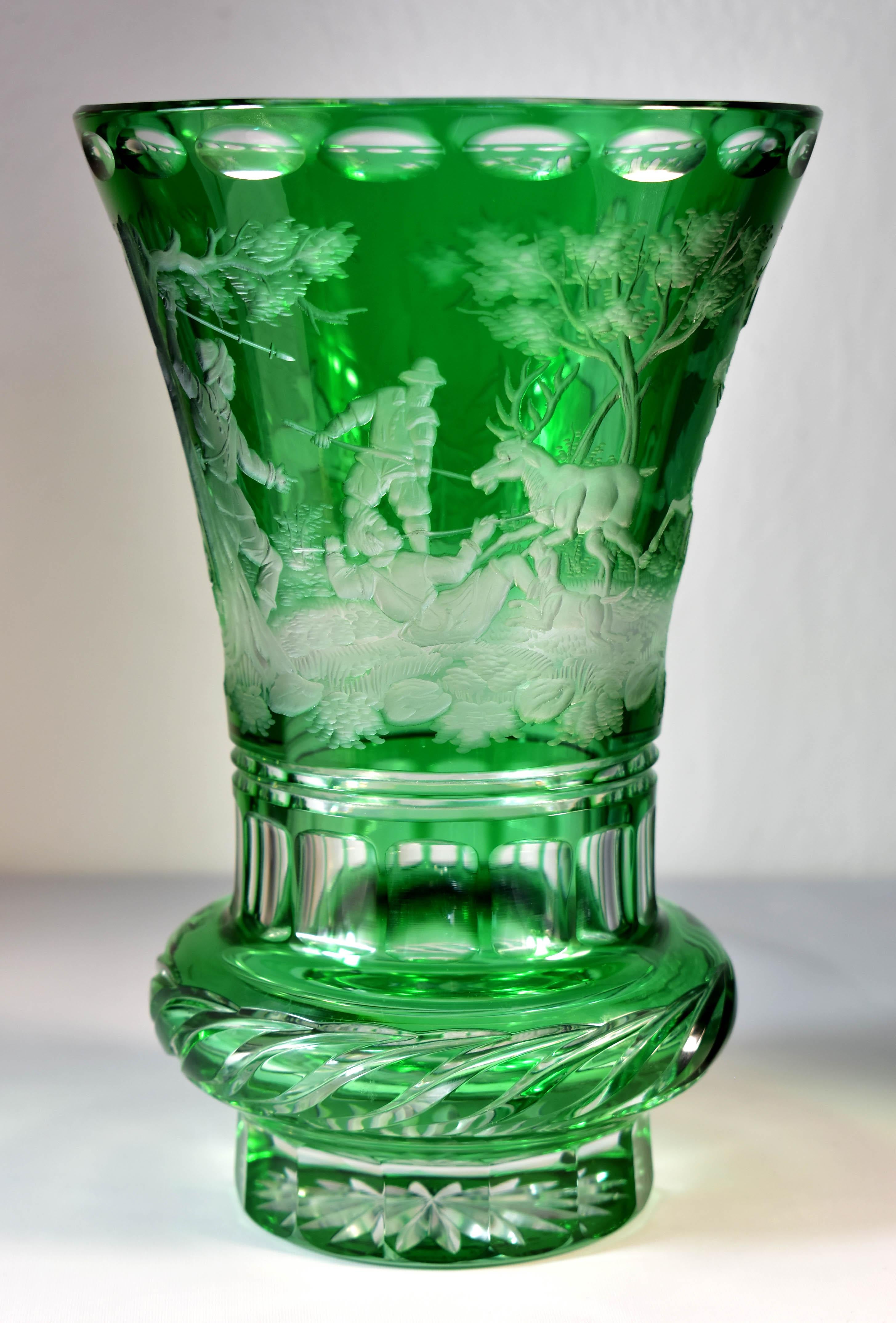 Jarrón superpuesto de cristal antiguo - Motivo de caza grabado Siglo XX Hecho a mano en venta