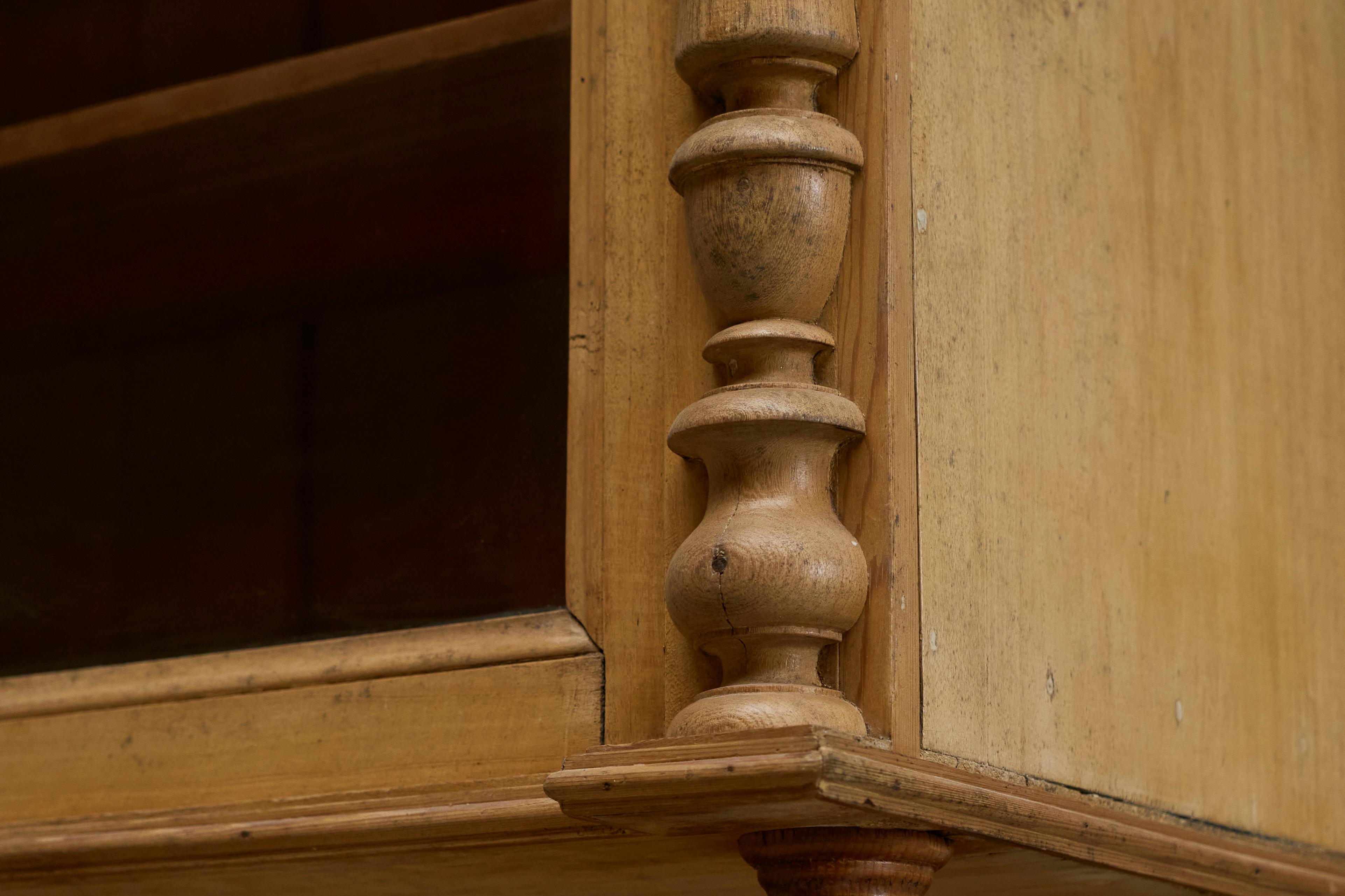 Antique Glazed Dresser in Solid Pine 19th Century im Angebot 4
