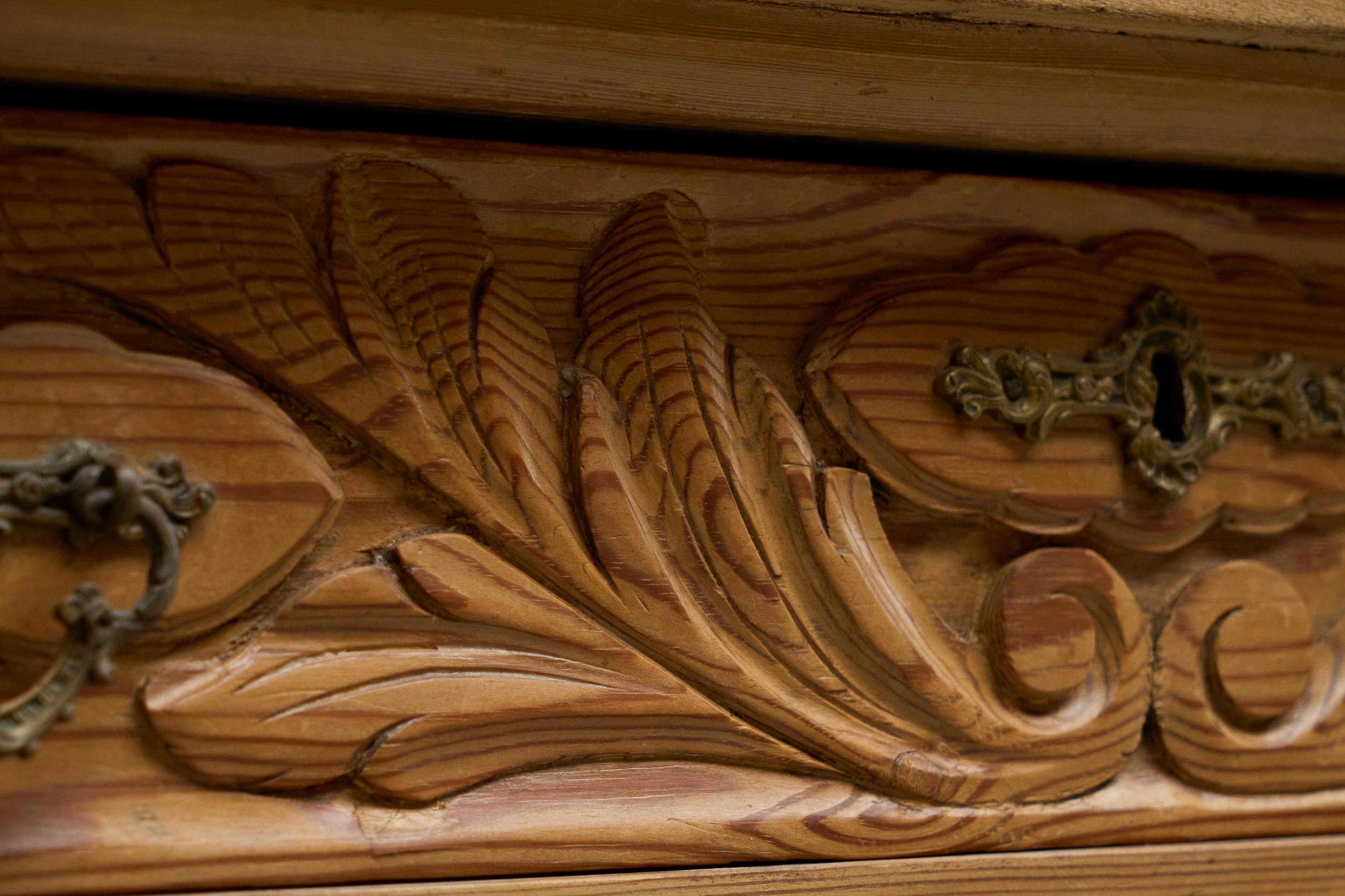 Antique Glazed Dresser in Solid Pine 19th Century im Angebot 6