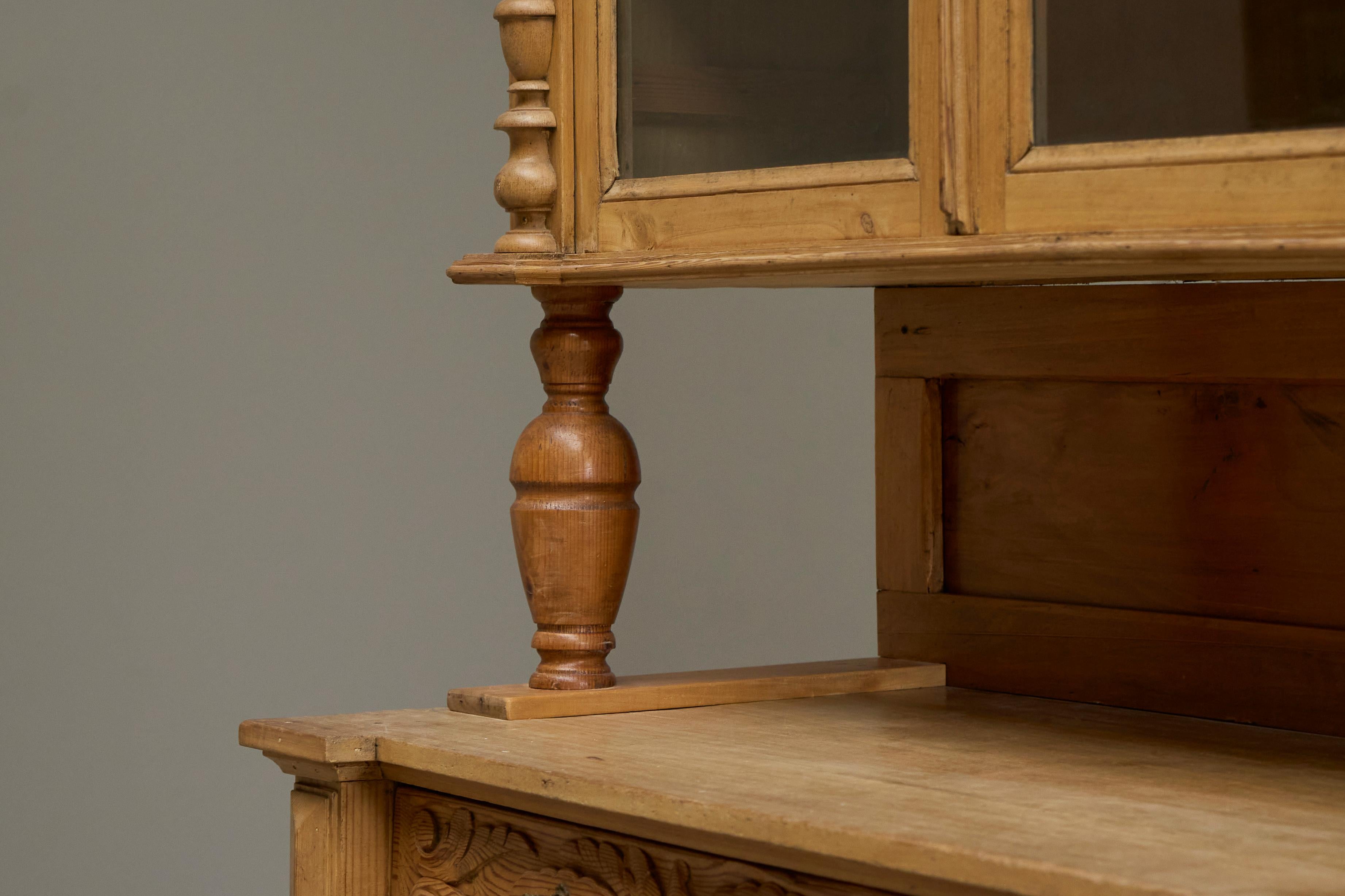 Antique Glazed Dresser in Solid Pine 19th Century im Angebot 7