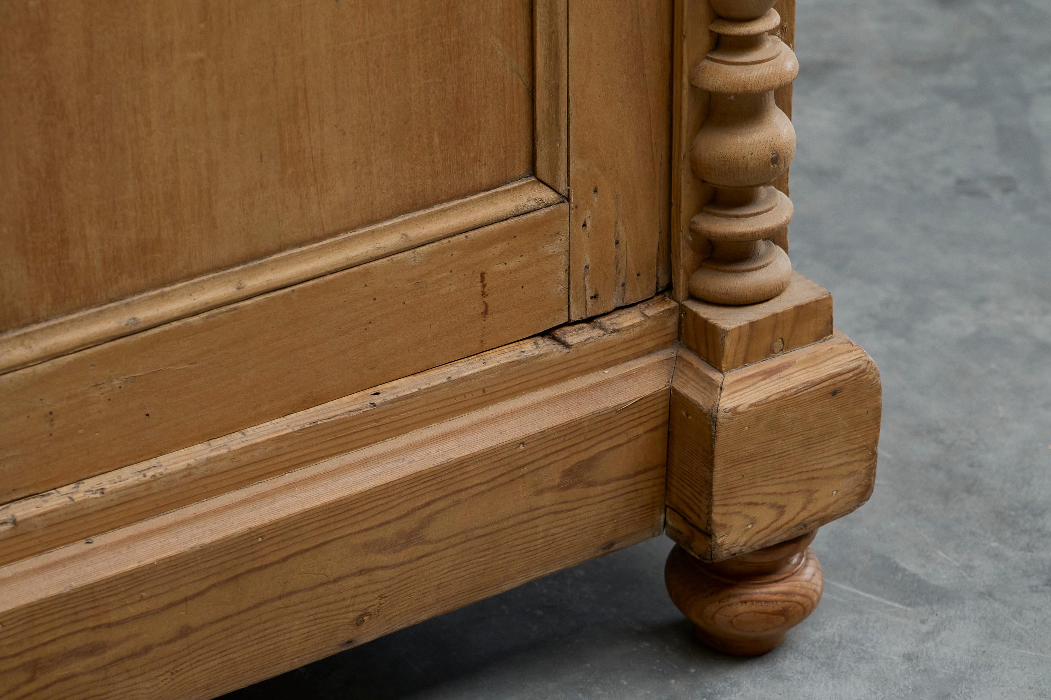 Antique Glazed Dresser in Solid Pine 19th Century im Angebot 8
