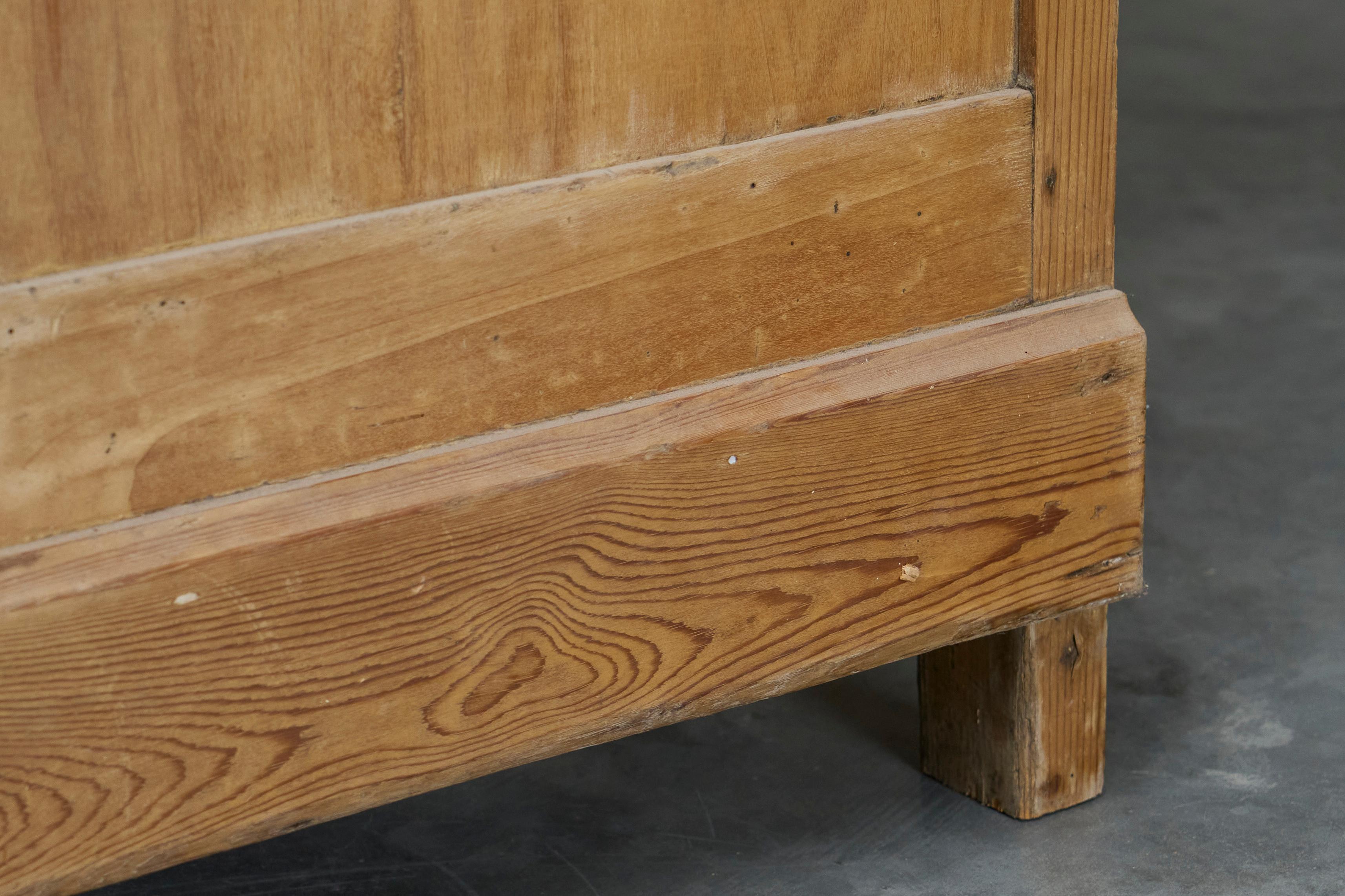 Antique Glazed Dresser in Solid Pine 19th Century im Angebot 9