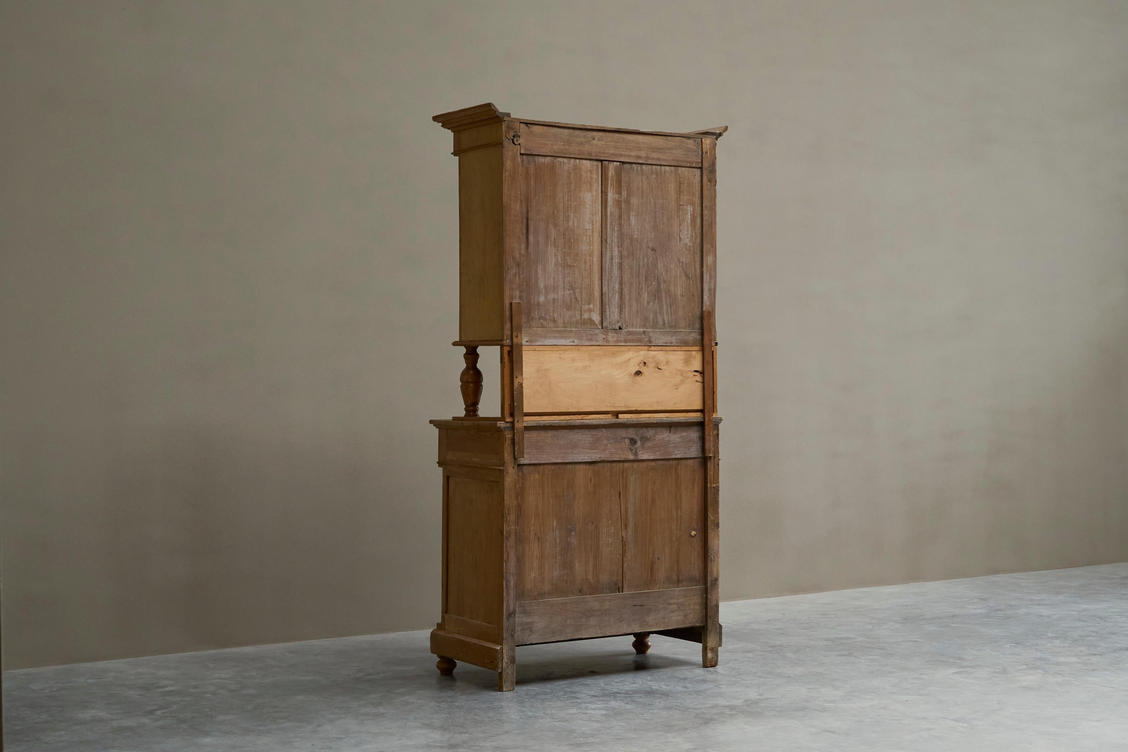 Antique Glazed Dresser in Solid Pine 19th Century im Angebot 10