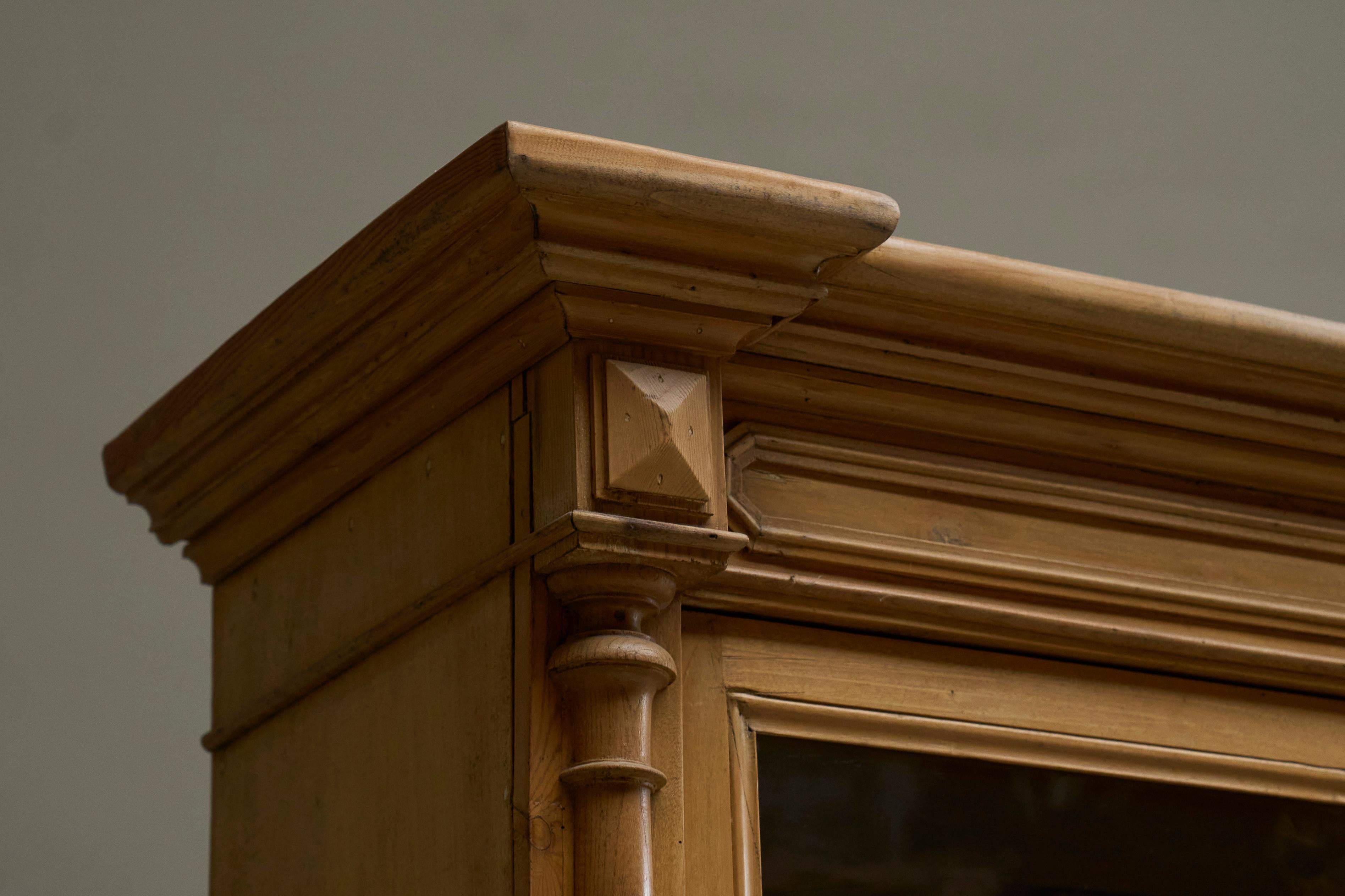 Antique Glazed Dresser in Solid Pine 19th Century im Zustand „Gut“ im Angebot in Meer, VAN