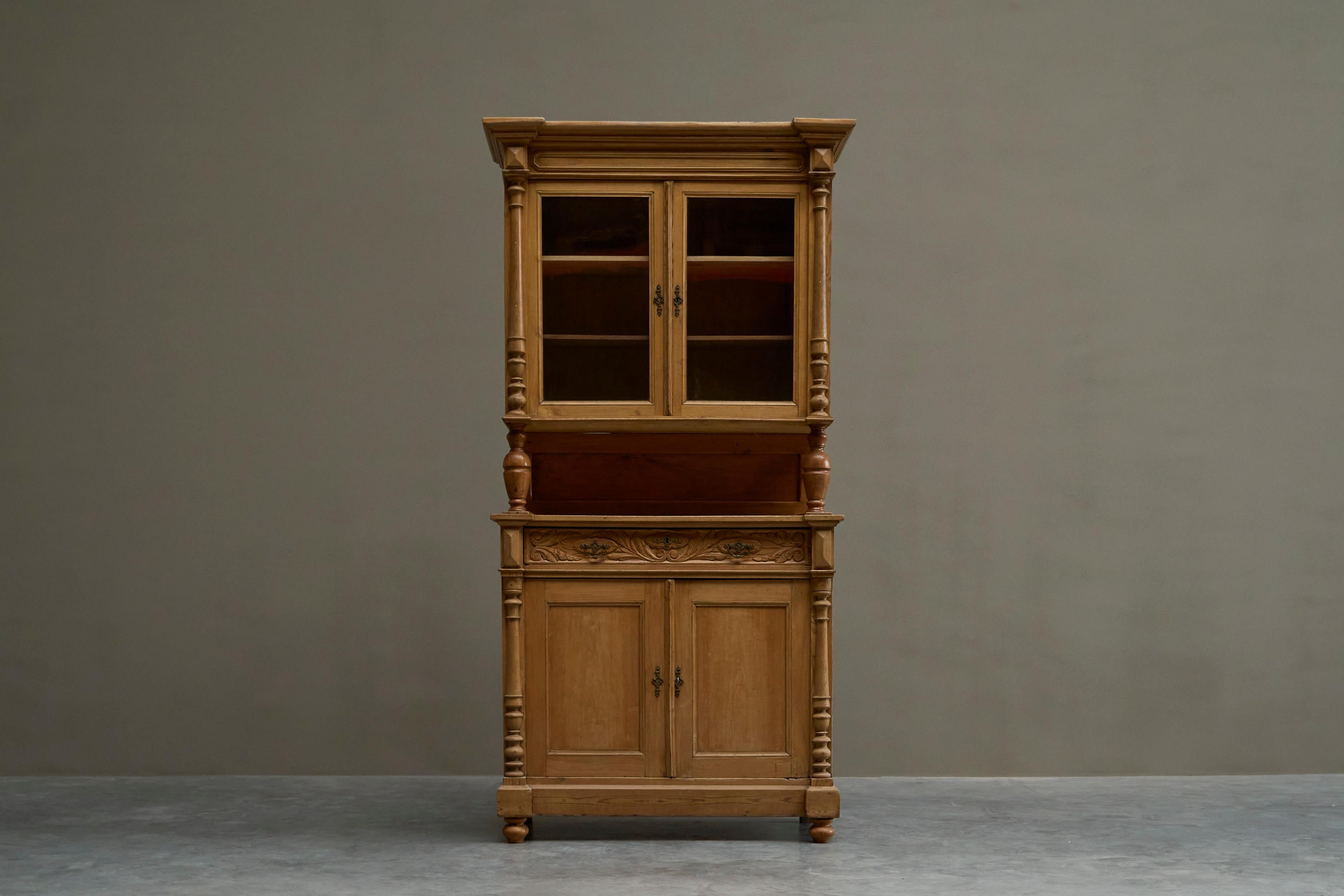 Antique Glazed Dresser in Solid Pine 19th Century (Glas) im Angebot