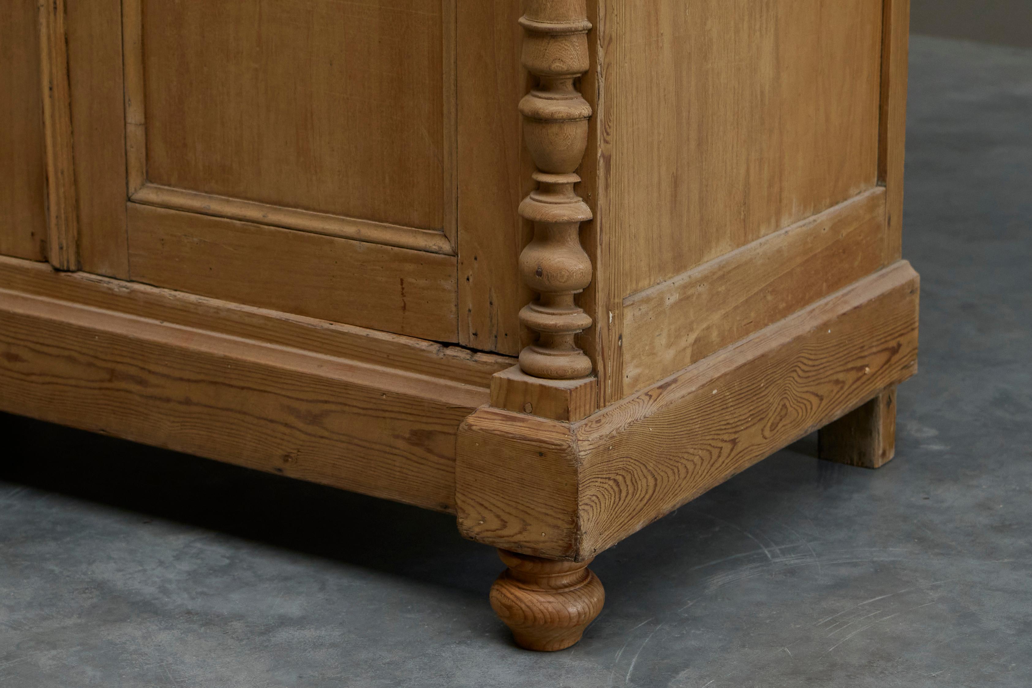 Antique Glazed Dresser in Solid Pine 19th Century im Angebot 2