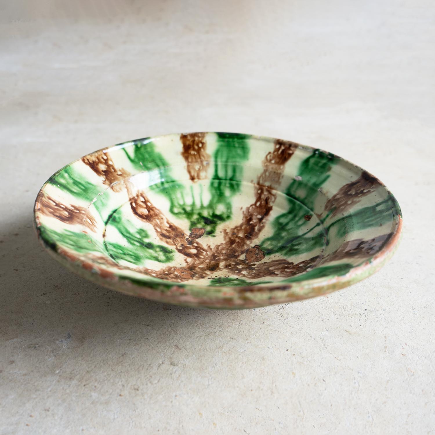 Antique Glazed Earthenware Slipware Bowl, Swat Valley, Late 19th/Early 20th C. In Good Condition For Sale In Bristol, GB