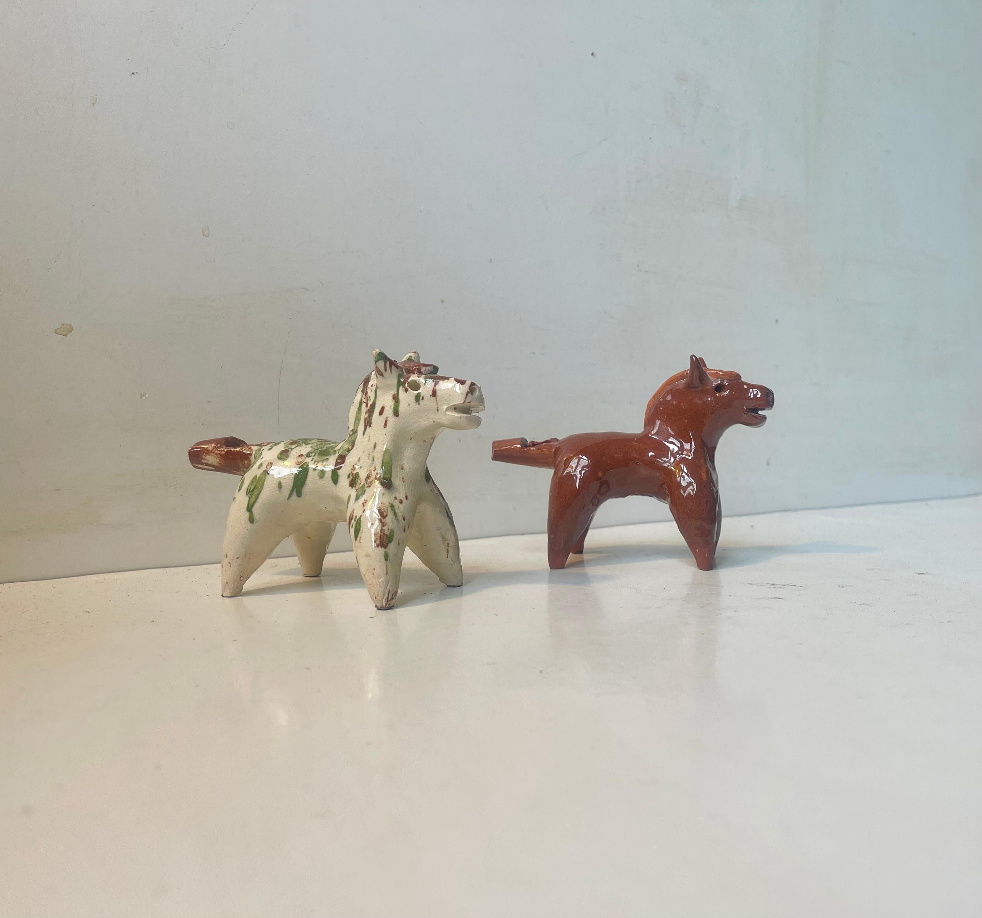 A very well-kept set of horse shaped water whistles or flutes. Executed in glazed terracotta/earthenware in Denmark during the 1920s. Signed/stamped: unknown. 

Measurements; H: 9 cm, L/W: 11 cm, Dept: 5 cm. 

The price is for the set of two.