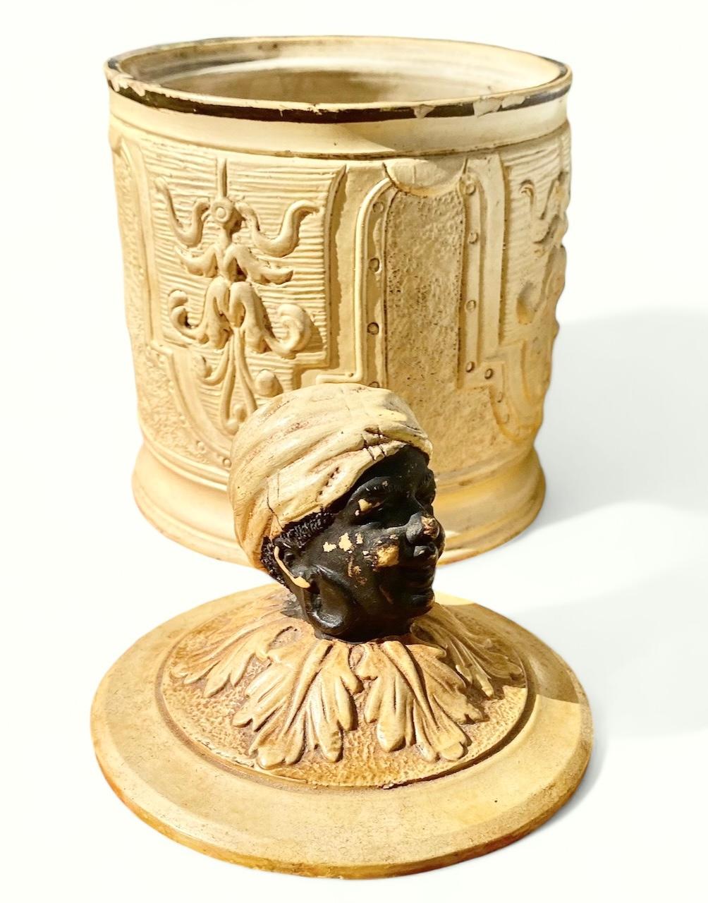 Ébénisé Humidor ancien en terre cuite vernissée Blackamoor de Johann Maresch en vente