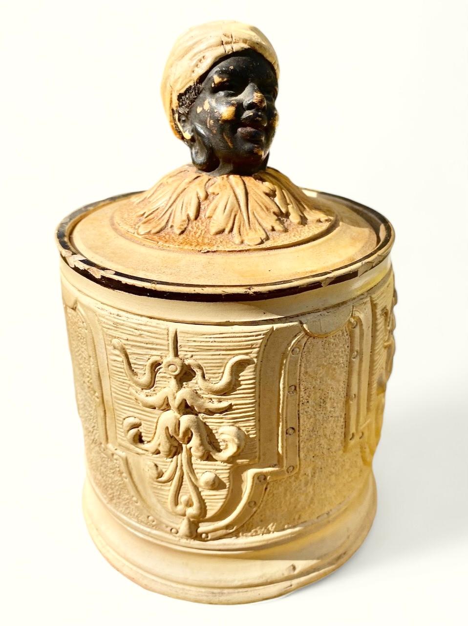 Poterie Humidor ancien en terre cuite vernissée Blackamoor de Johann Maresch en vente