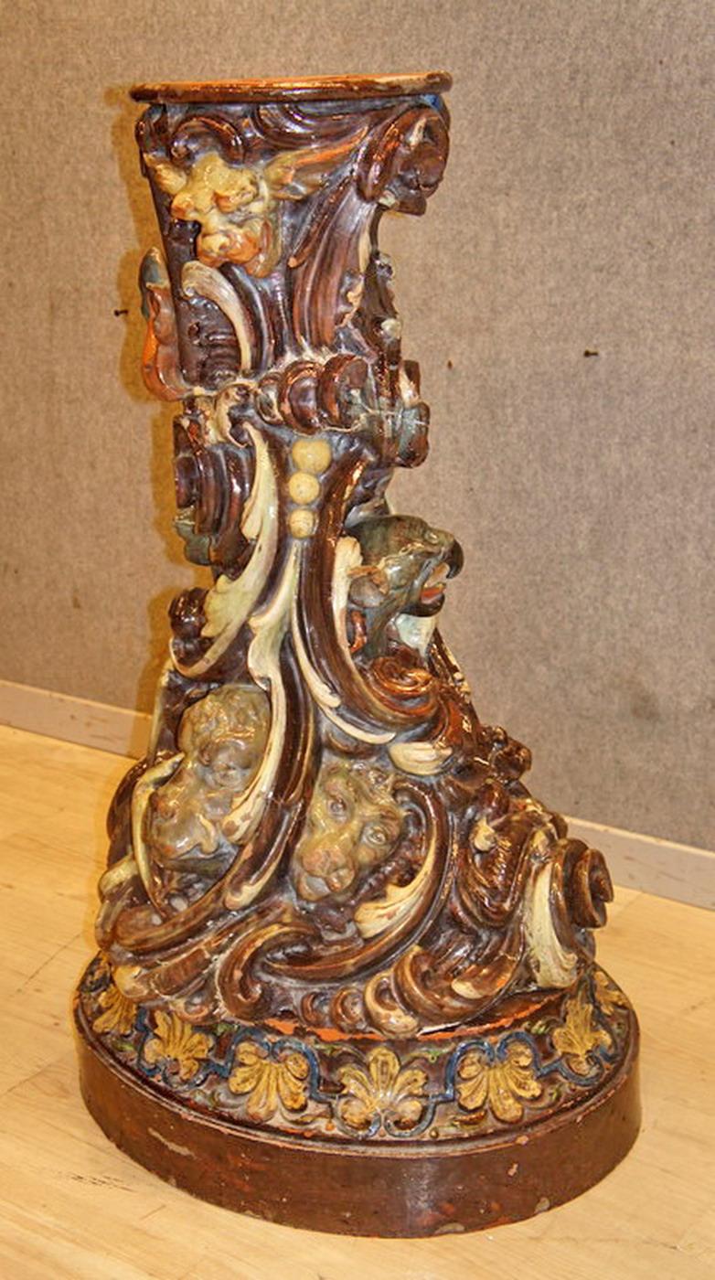 Beautiful artistic plant stand in glazed and painted terracotta, great skill and full craftsmanship. Unique grotesques theme with enclosed in frames moved volutes and foliage, Italy, early '900.

Packaging with bubble wrap and cardboard boxes is