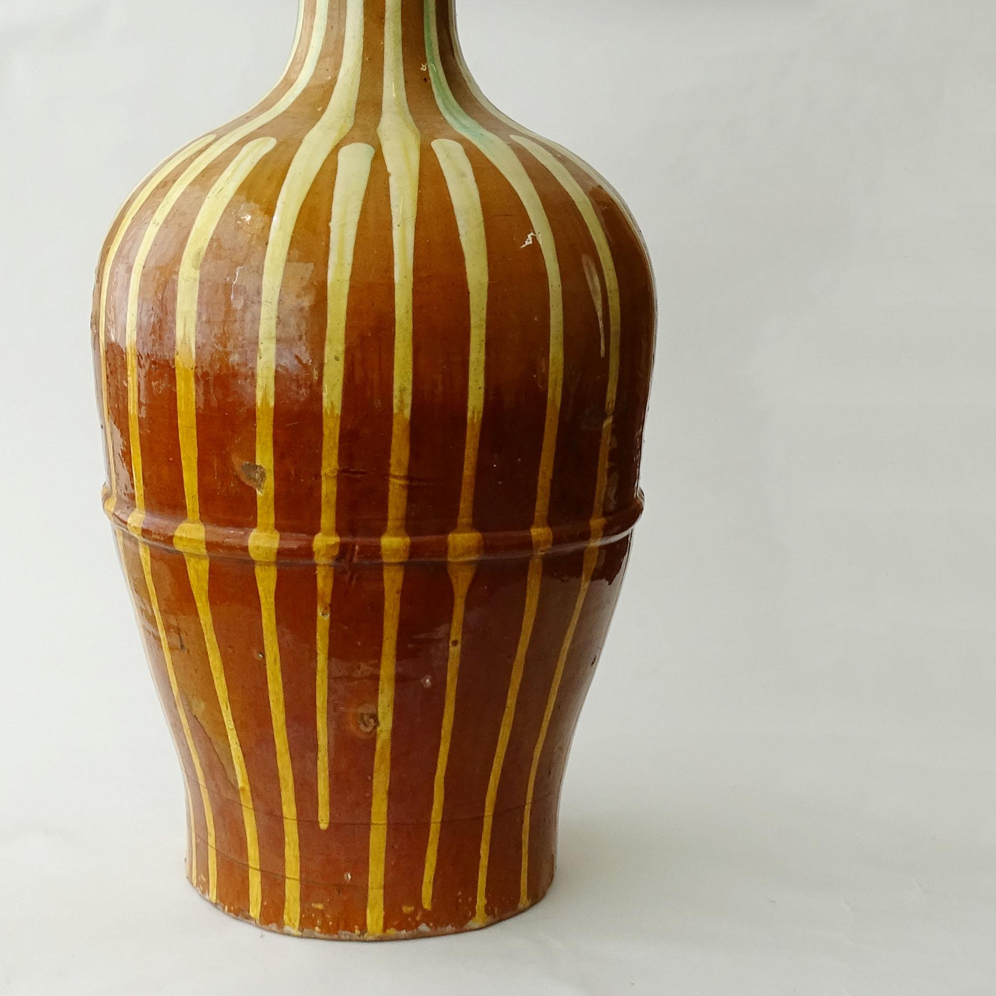 Antigua jarra de terracota vidriada, Italia, 1900.