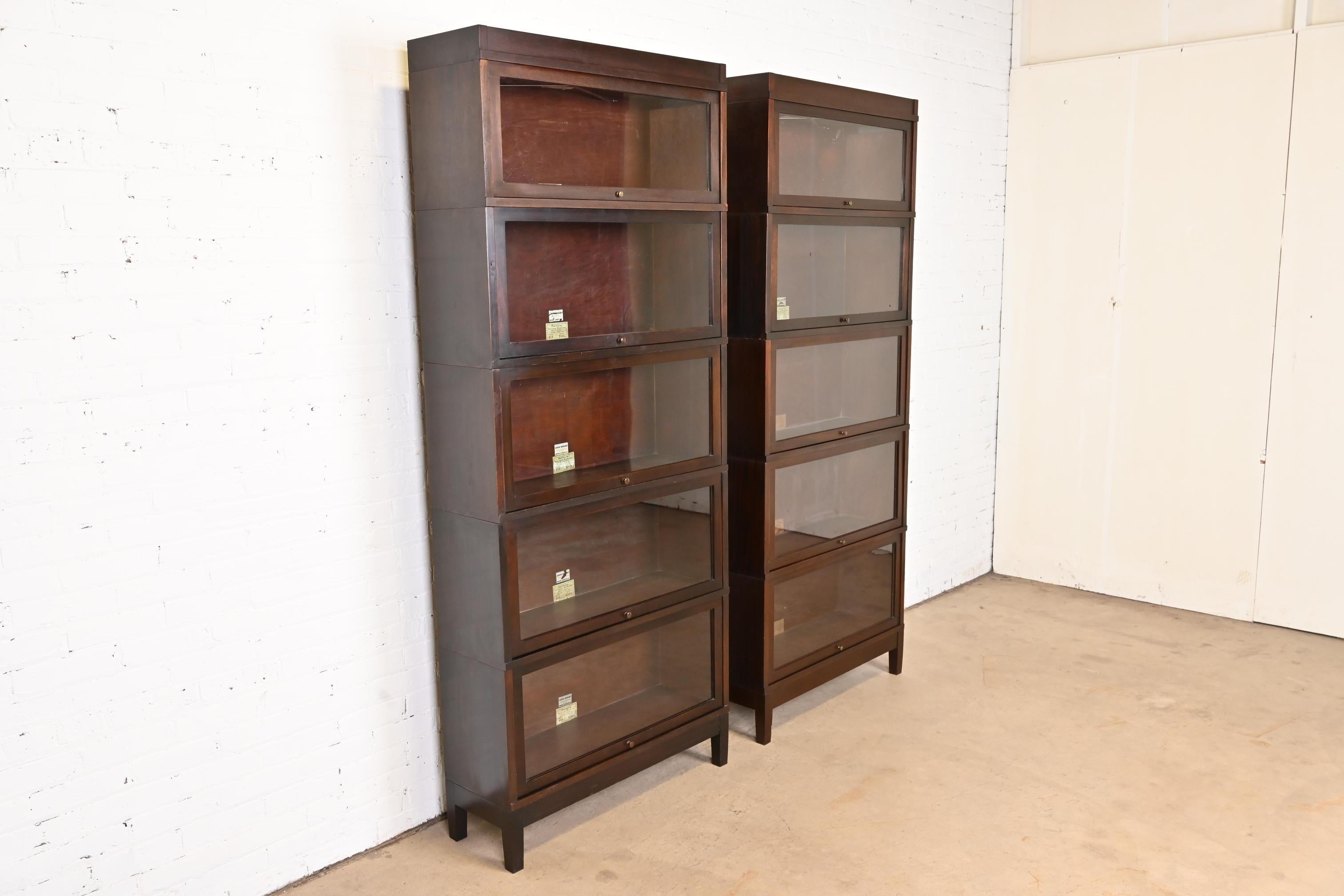 Antique Globe Wernicke Arts & Crafts Mahogany Five-Stack Barrister Bookcases In Good Condition In South Bend, IN