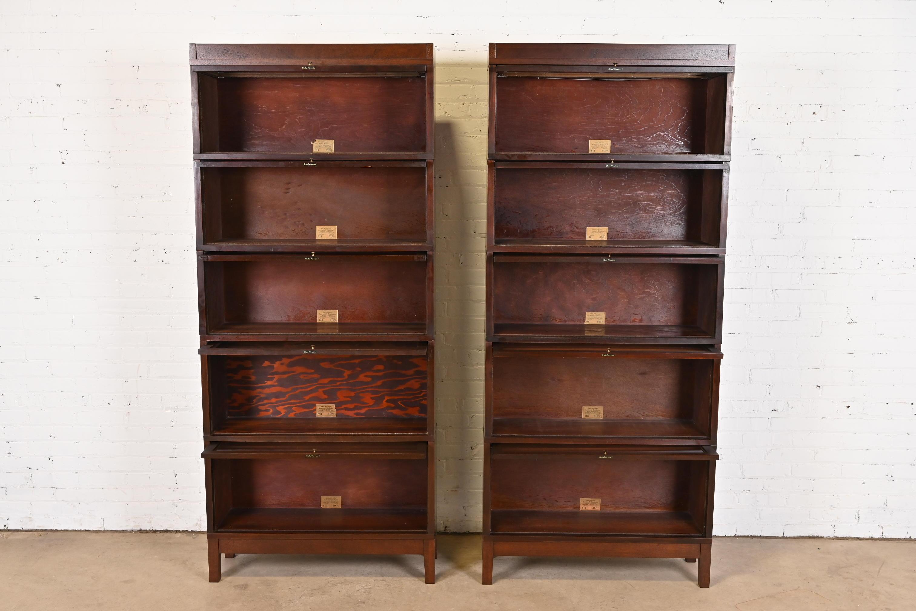 Antique Globe Wernicke Arts & Crafts Mahogany Five-Stack Barrister Bookcases In Good Condition For Sale In South Bend, IN