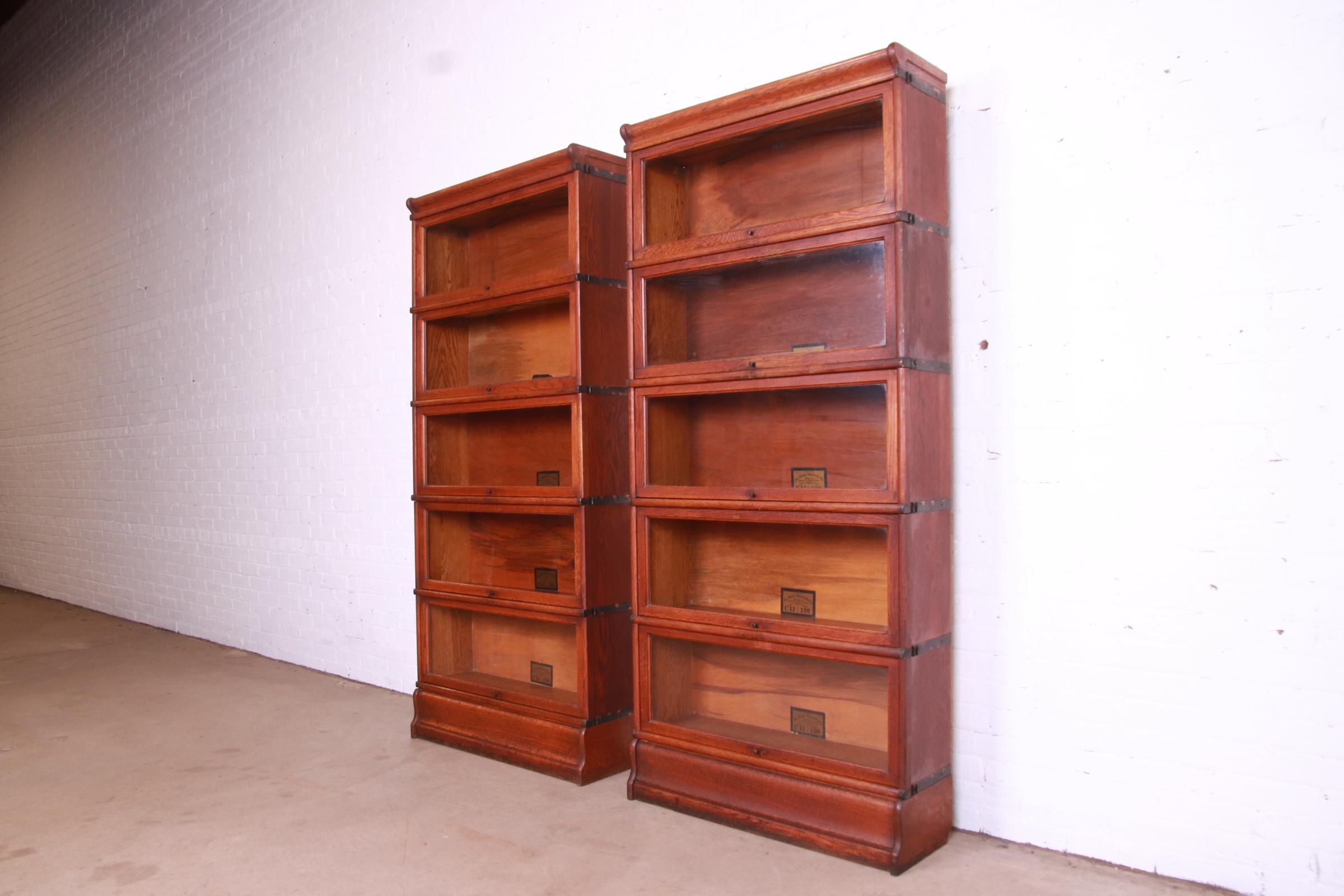 A gorgeous pair of antique Arts & Crafts five-stack lawyer bookcases

By Globe Wernicke

USA, Circa 1900

Oak, with glass doors and brass hardware.

Measures: 34
