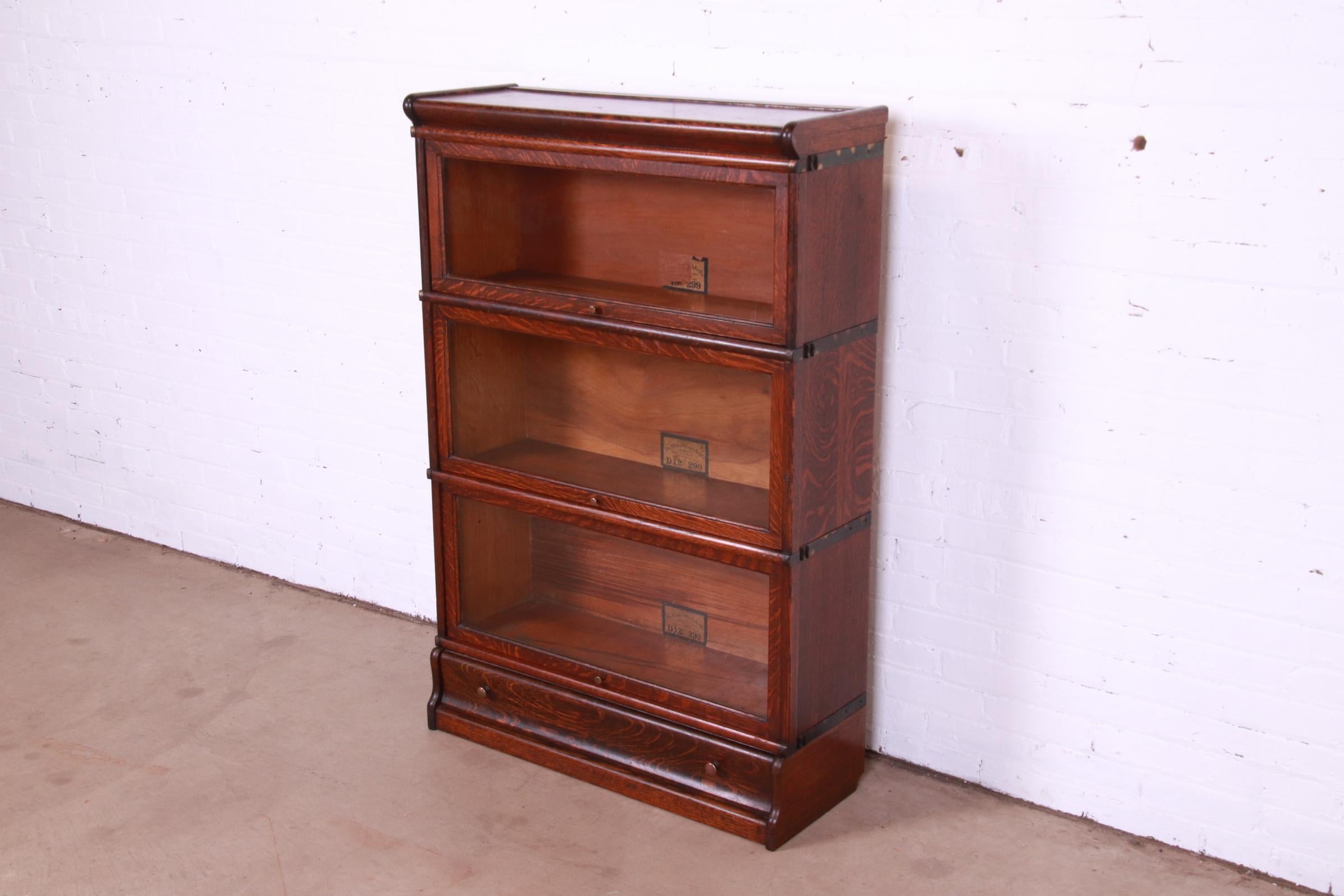 A gorgeous antique Arts & Crafts three-stack lawyer barrister bookcase

By Globe Wernicke

USA, Circa 1900

Quarter sawn oak, with glass doors and brass hardware.

Measures: 34