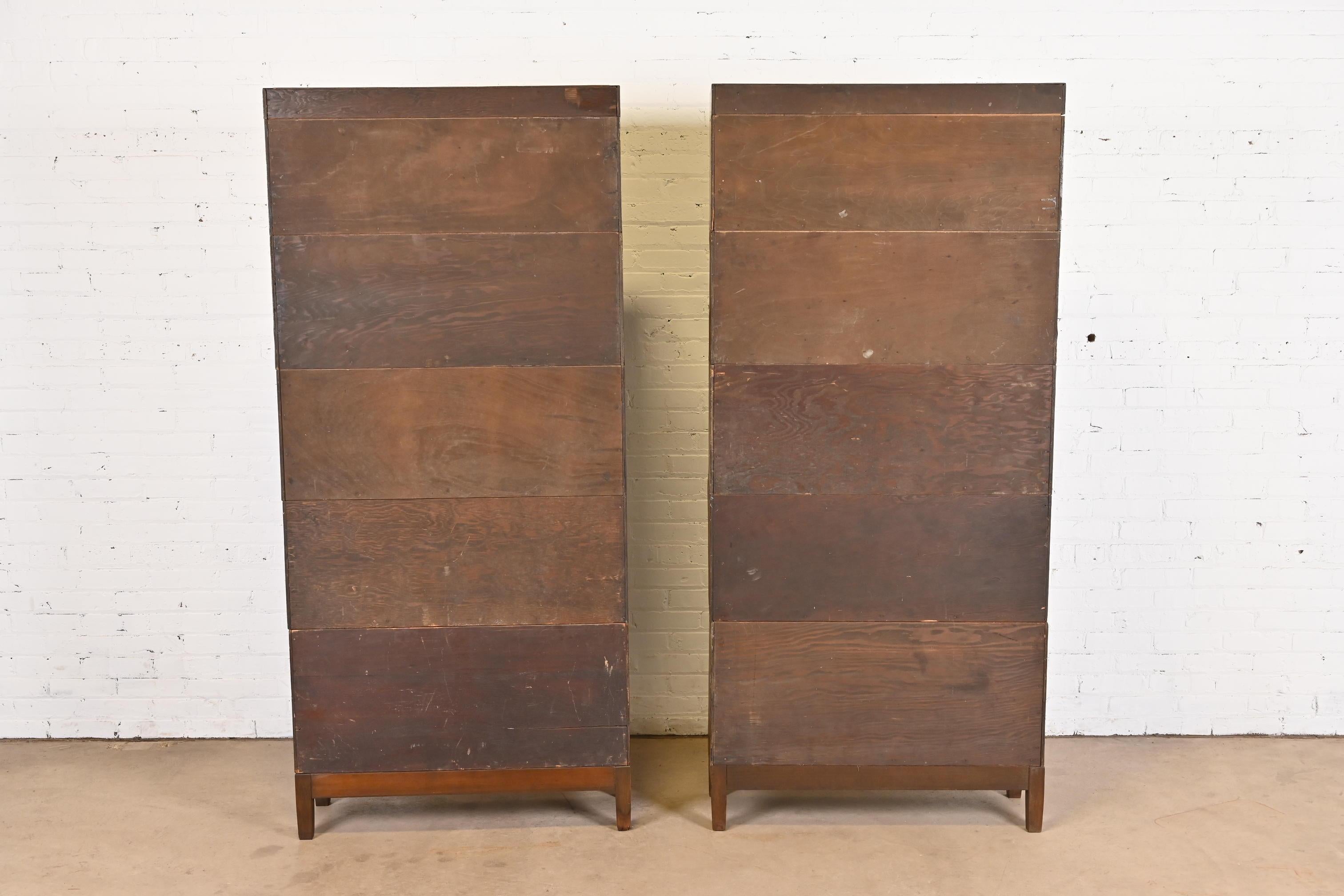Antique Globe Wernicke Arts & Crafts Walnut Five-Stack Barrister Bookcases, Pair 7