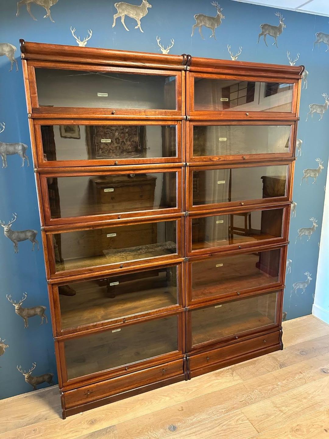 Antikes Globe Wernicke-Bücherregal im Zustand „Gut“ im Angebot in BEEKBERGEN, NL